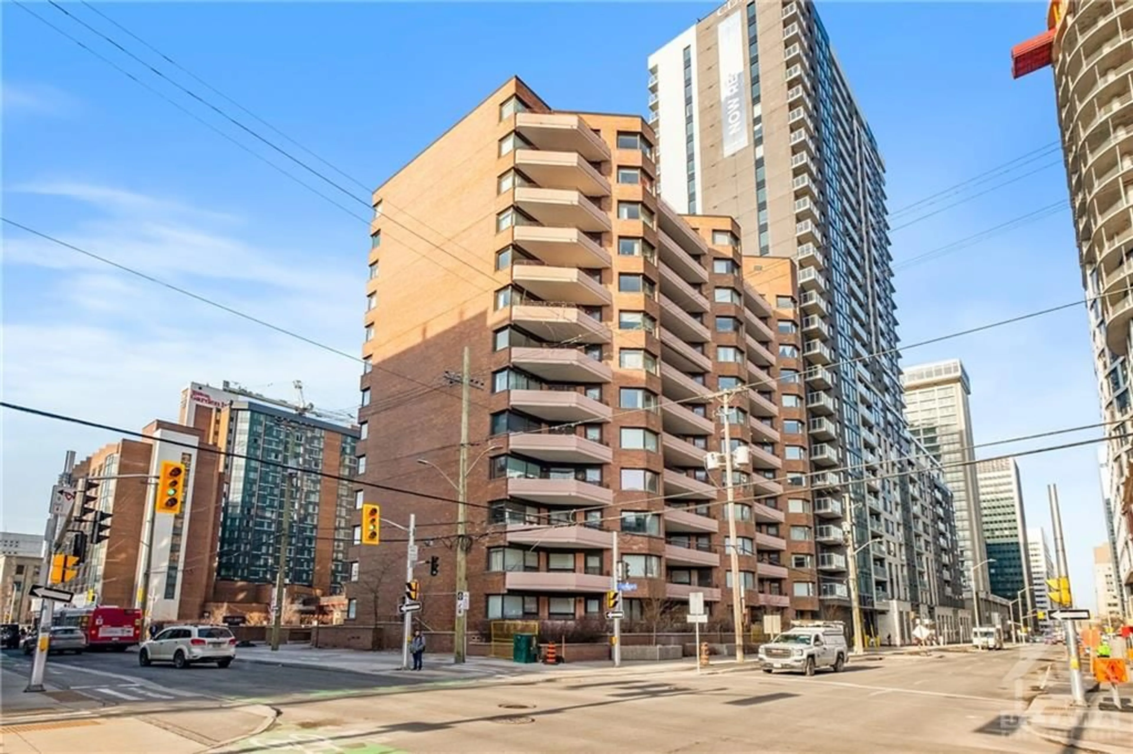 A pic from exterior of the house or condo for 151 BAY St #204, Ottawa Ontario K1R 7T2