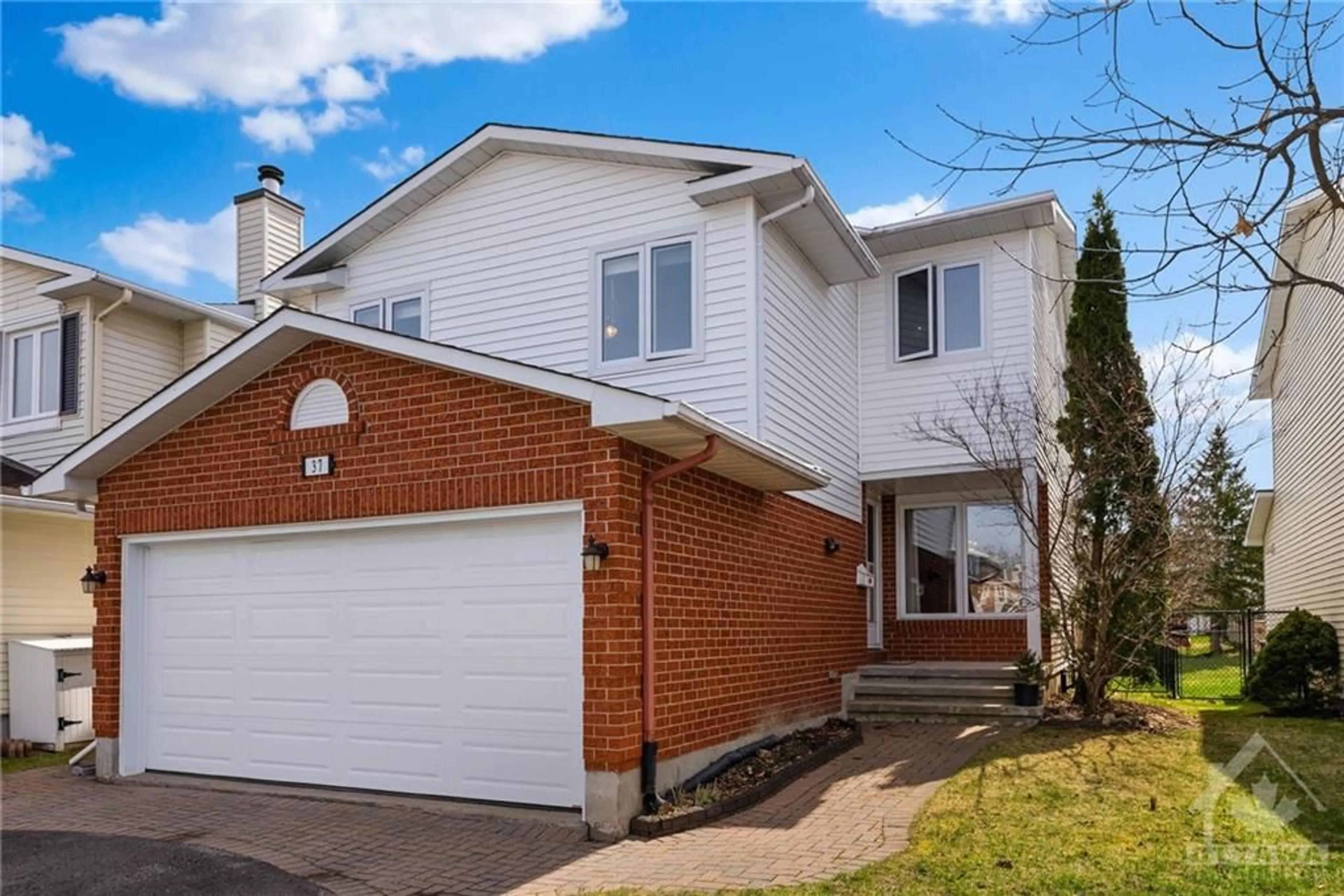 Frontside or backside of a home for 37 SPRINGWATER Dr, Kanata Ontario K2M 1X9