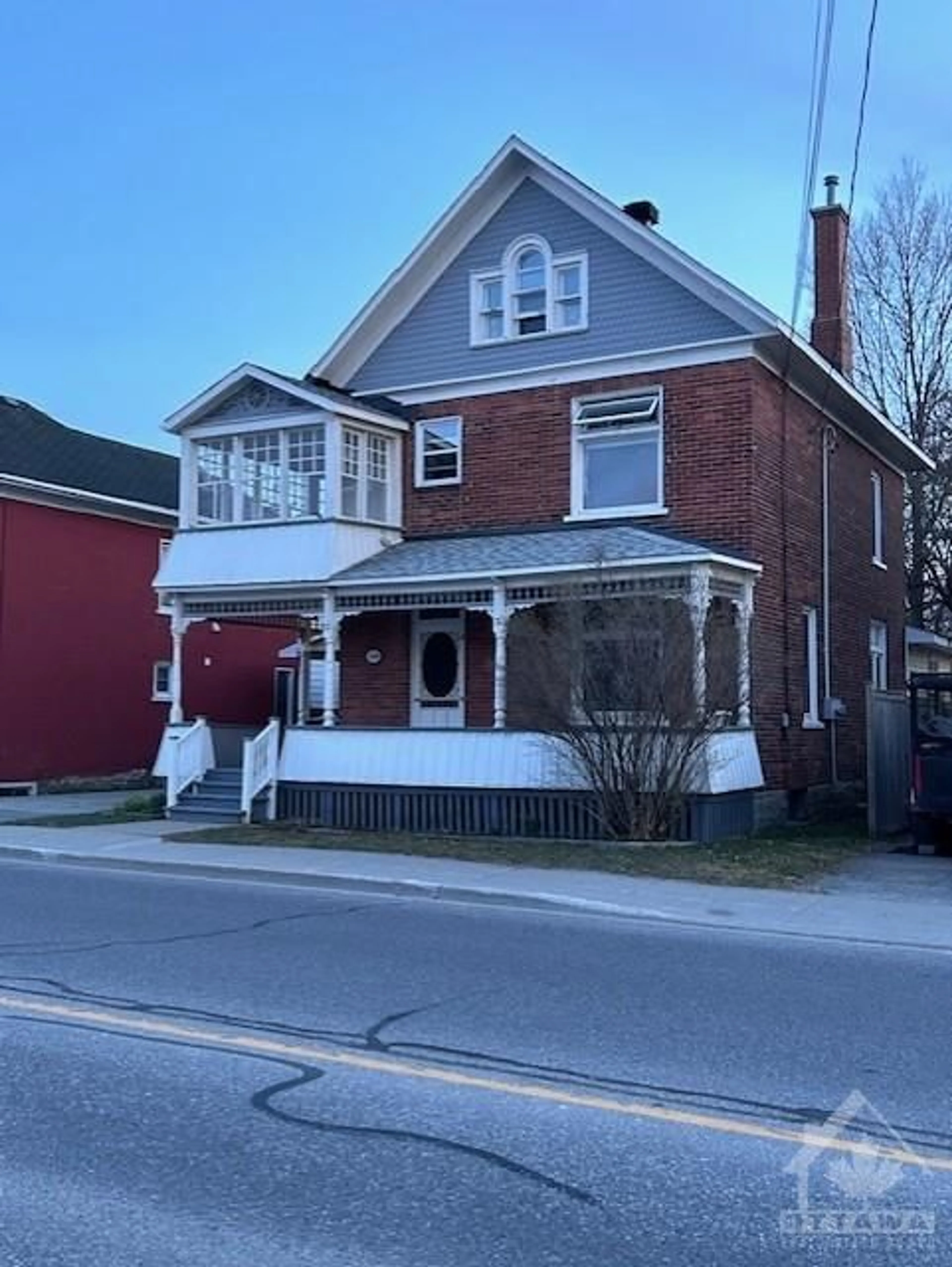 Frontside or backside of a home for 100 ELMSLEY St, Smiths Falls Ontario K7A 2H2