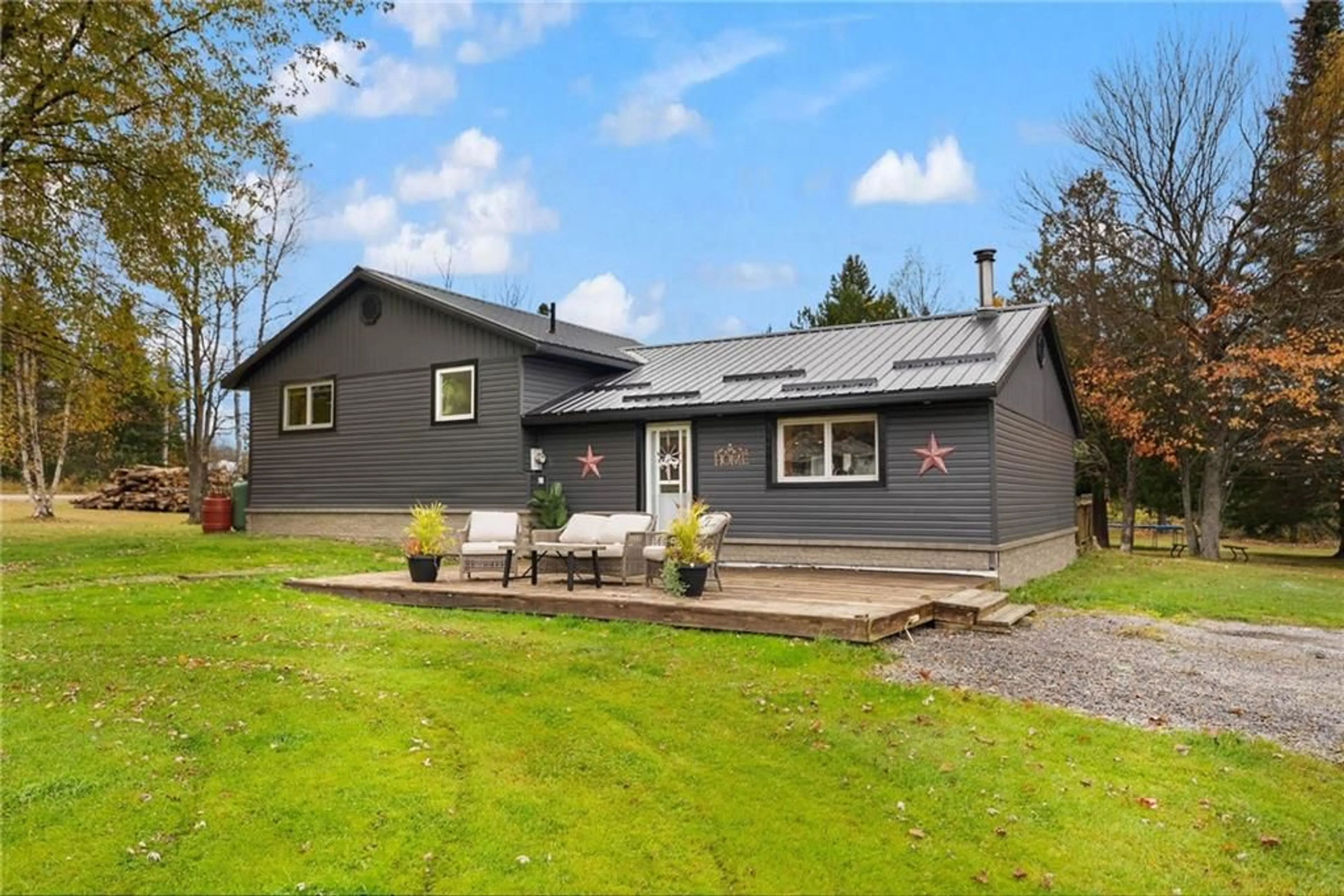 Cottage for 29109 HIGHWAY 60 Hwy, Whitney Ontario K0J 2M0