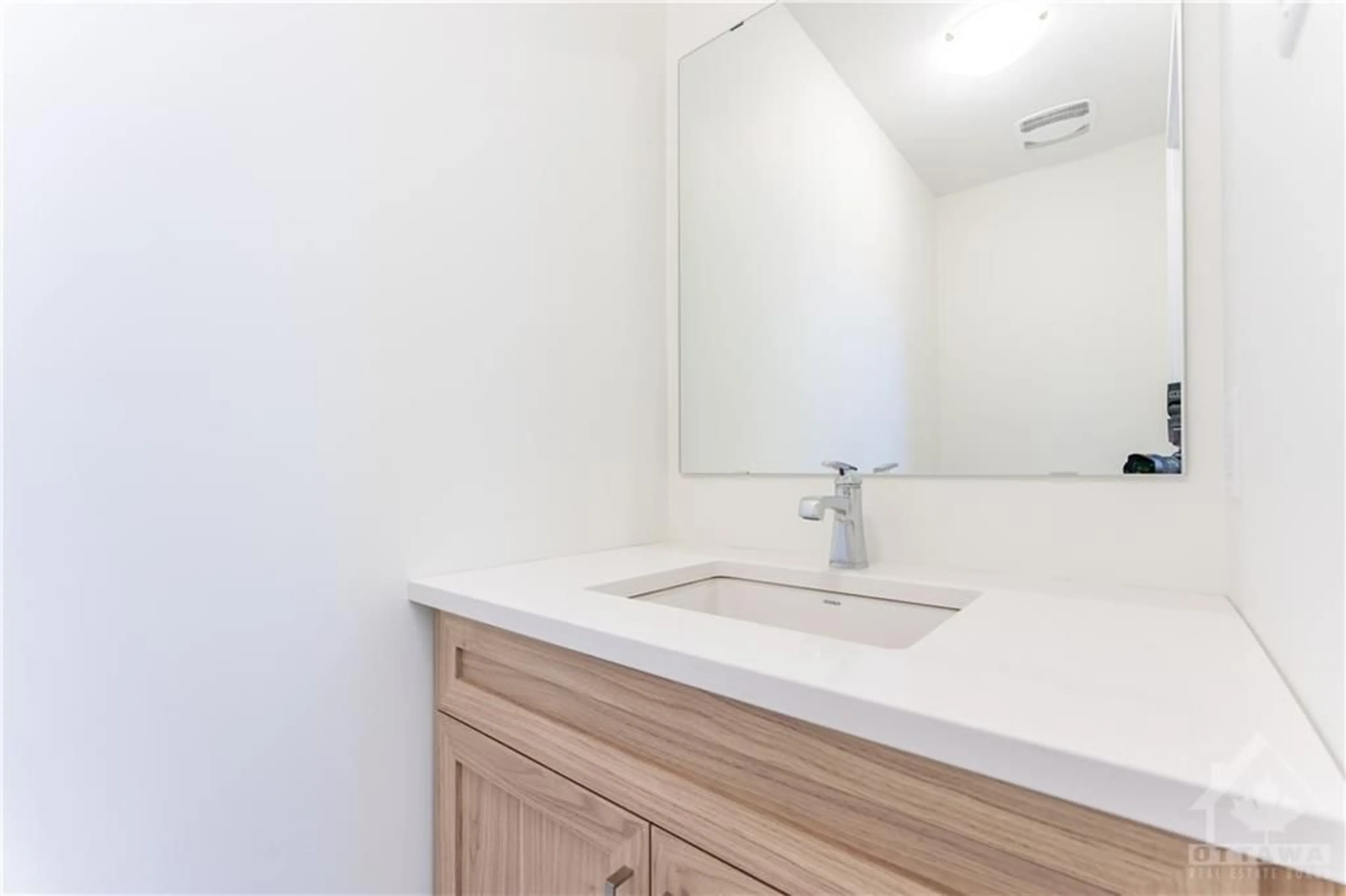 Standard bathroom for 12 LIVYA St, Limoges Ontario K0A 2M0