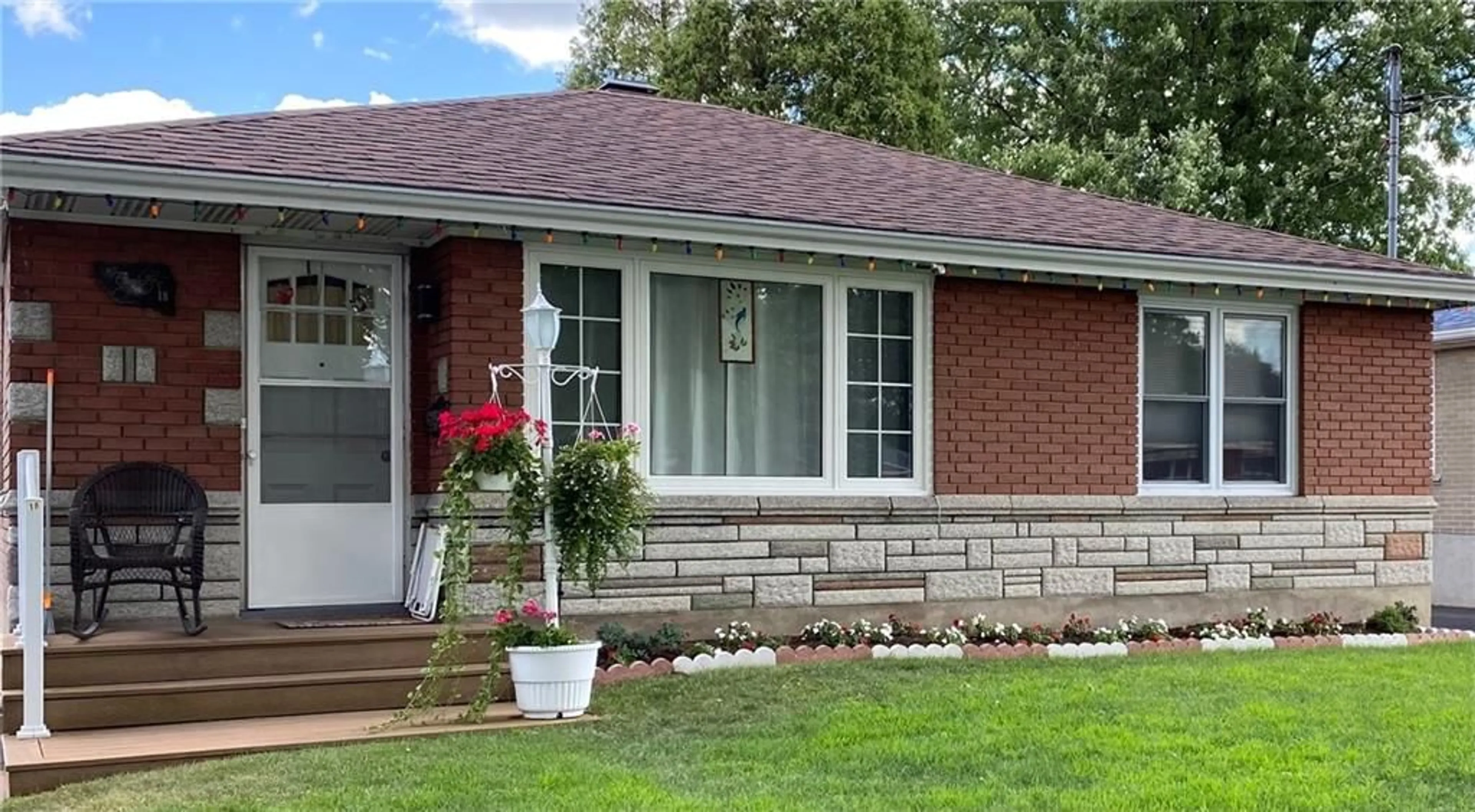 Home with brick exterior material for 18 CRESCENT VIEW Dr, Cornwall Ontario K6J 3E7