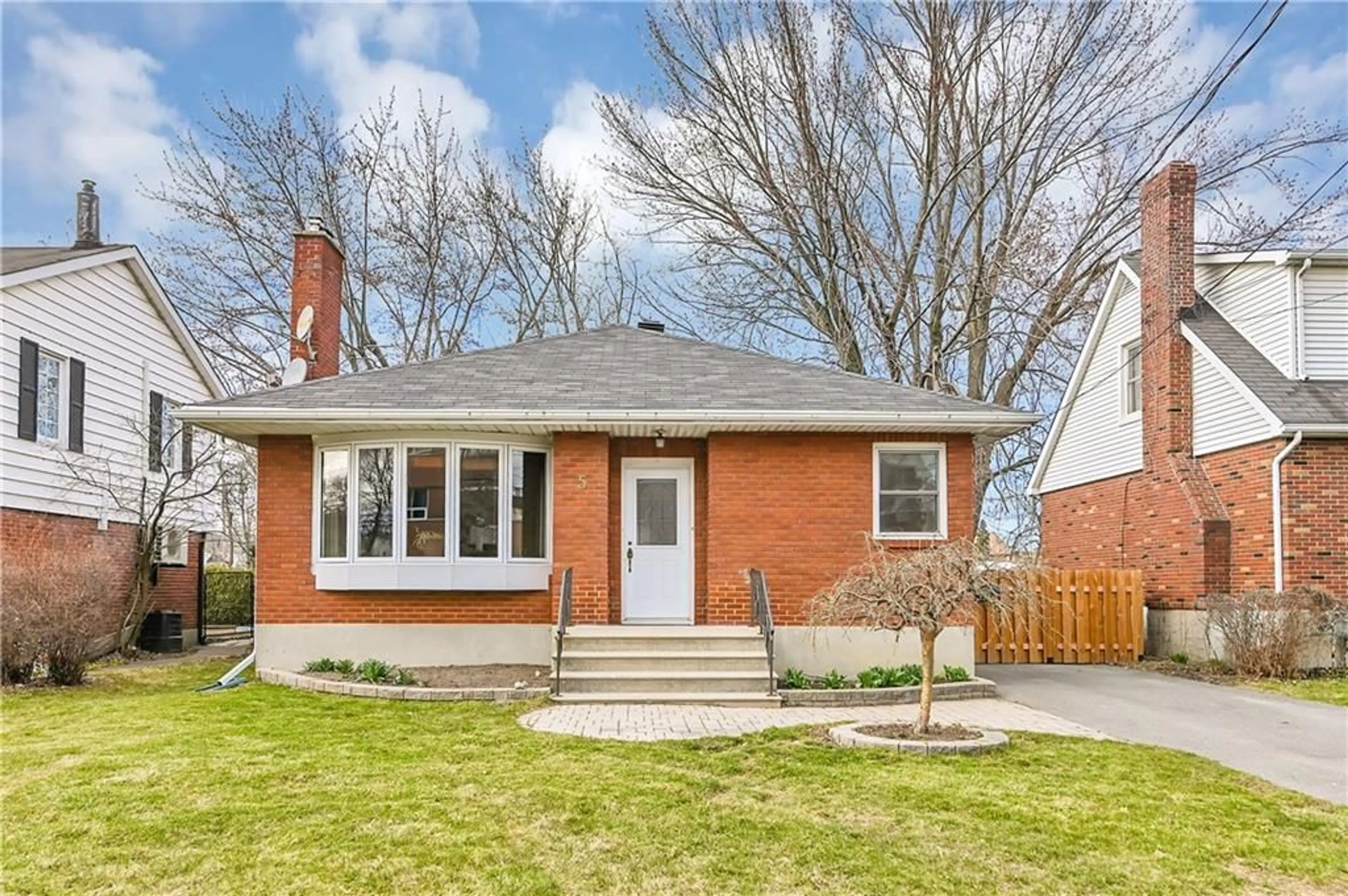 Home with brick exterior material for 5 OLD ORCHARD Ave, Cornwall Ontario K6H 2H1
