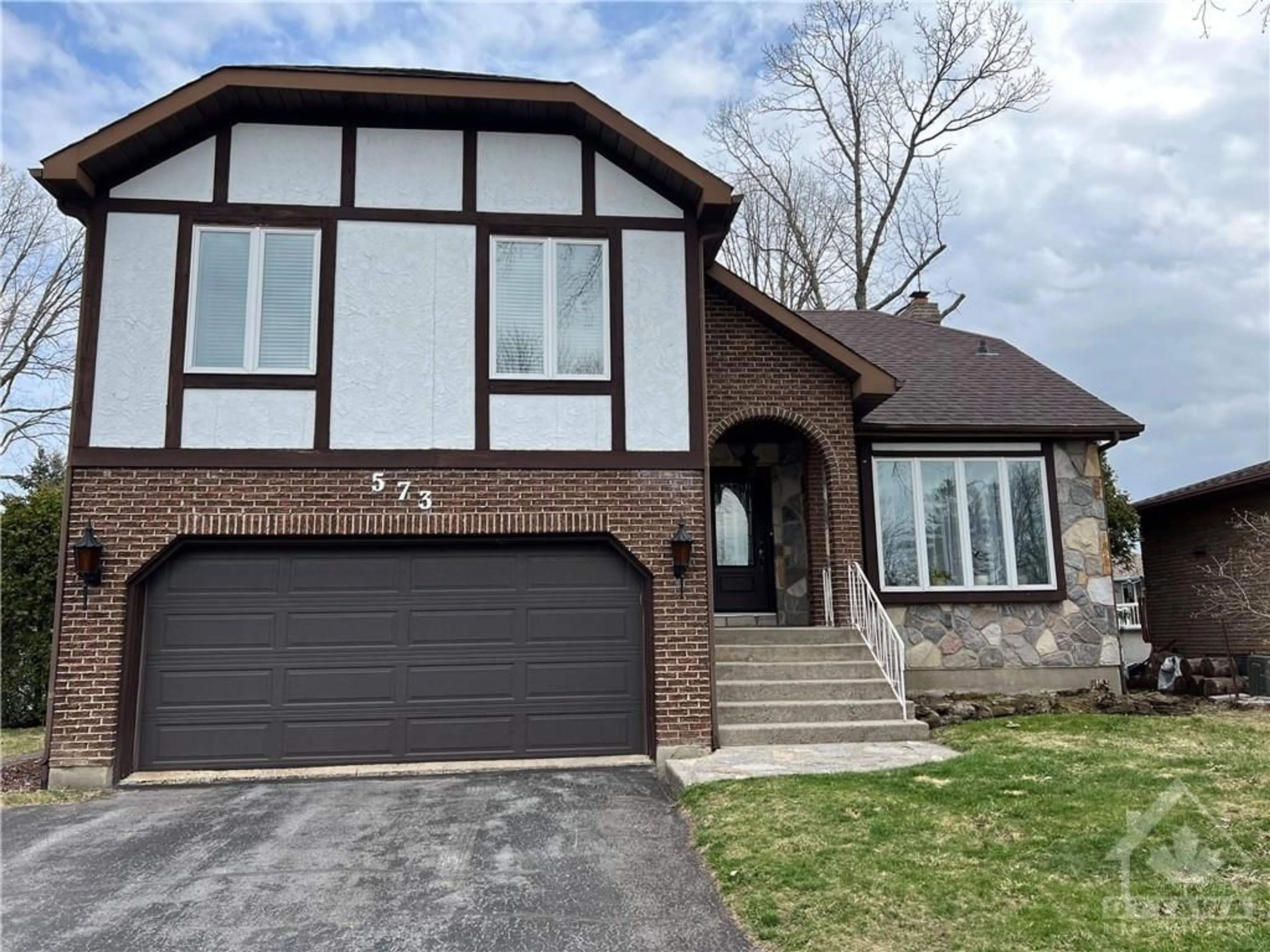 Home with brick exterior material for 573 LYNWOOD Dr, Cornwall Ontario K6H 5W7