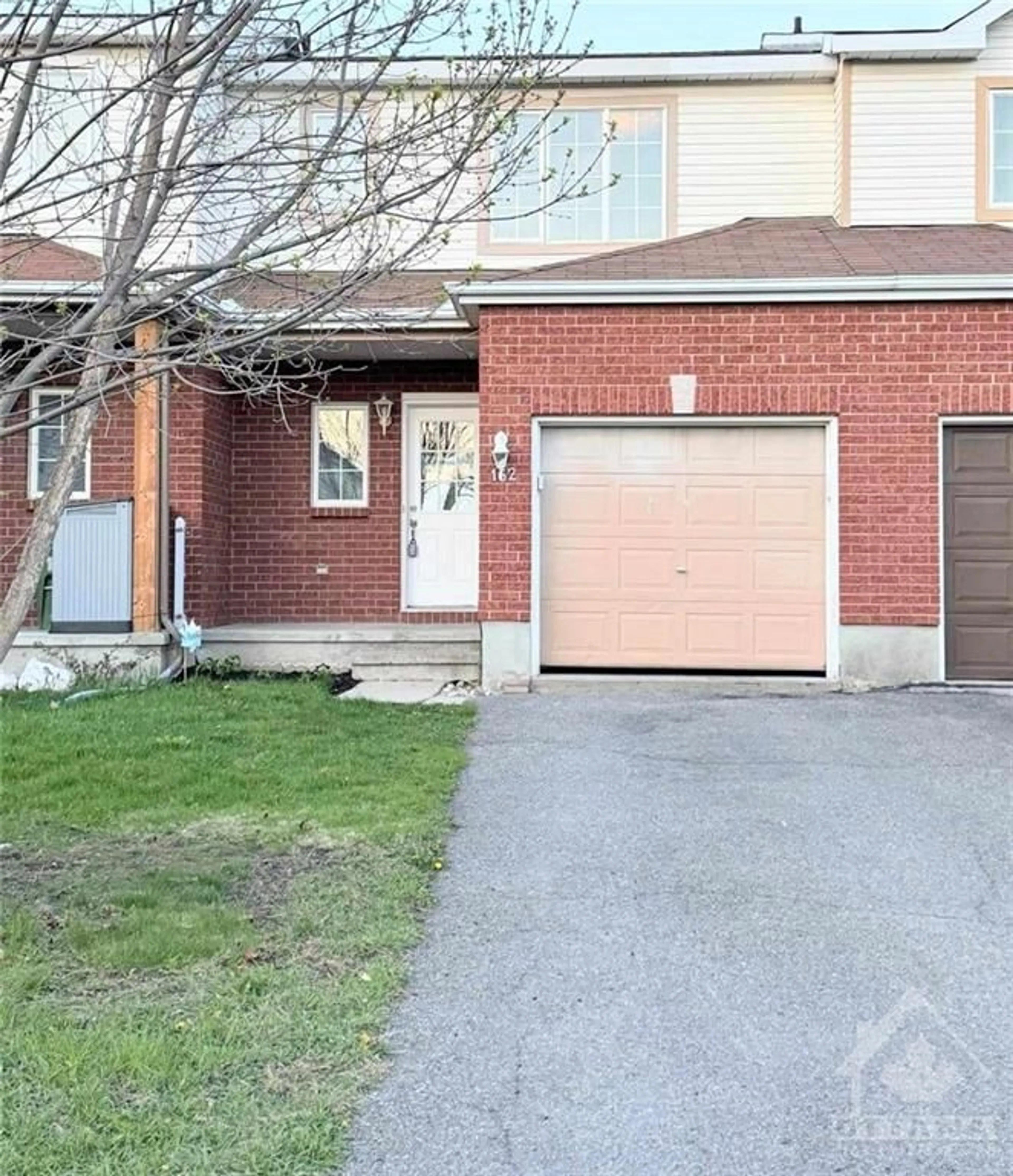 A pic from exterior of the house or condo for 162 DAVENTRY Cres, Ottawa Ontario K2J 4N1