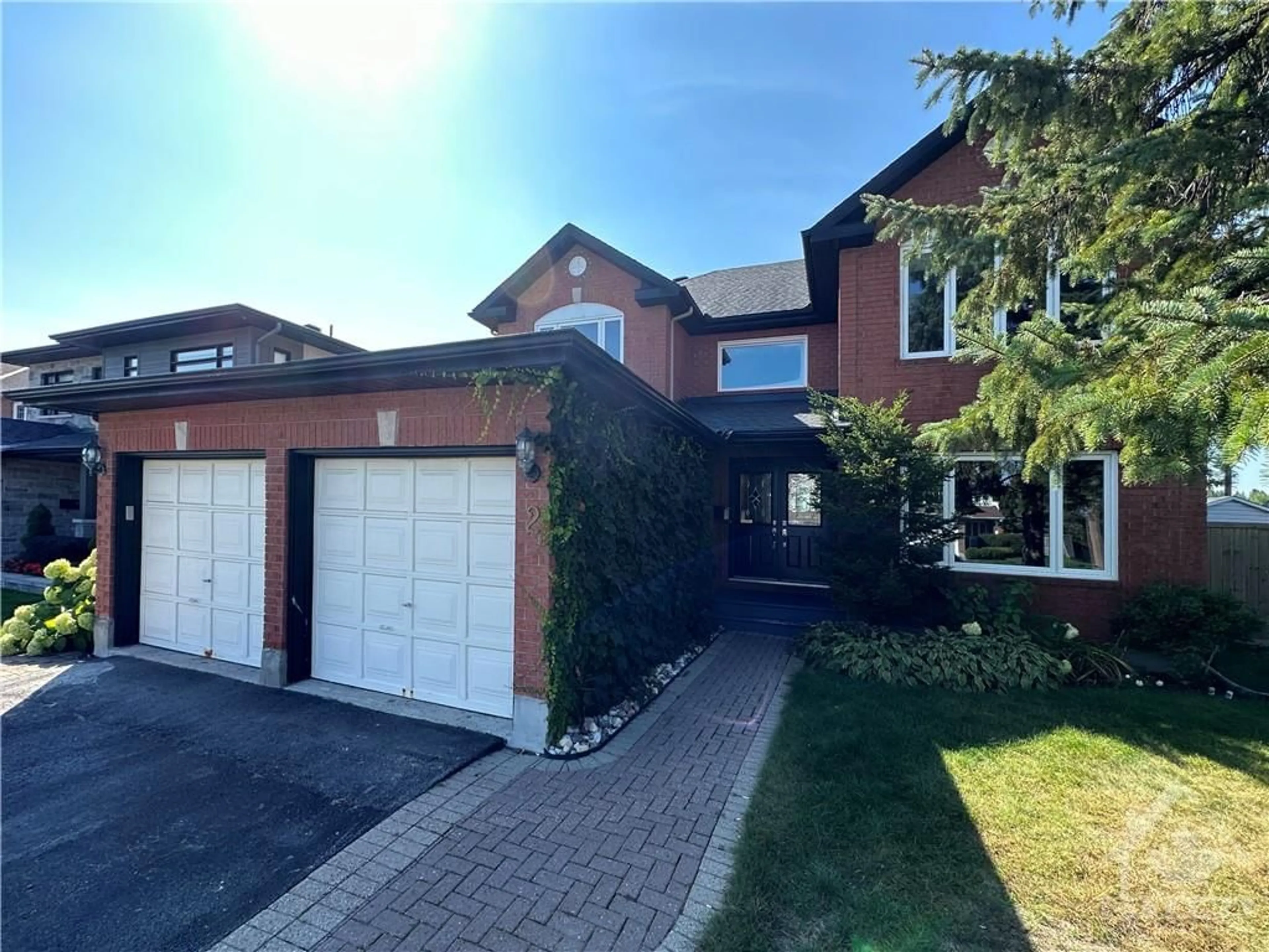 Frontside or backside of a home for 2 SHAUGHNESSY Cres, Kanata Ontario K2K 2P1