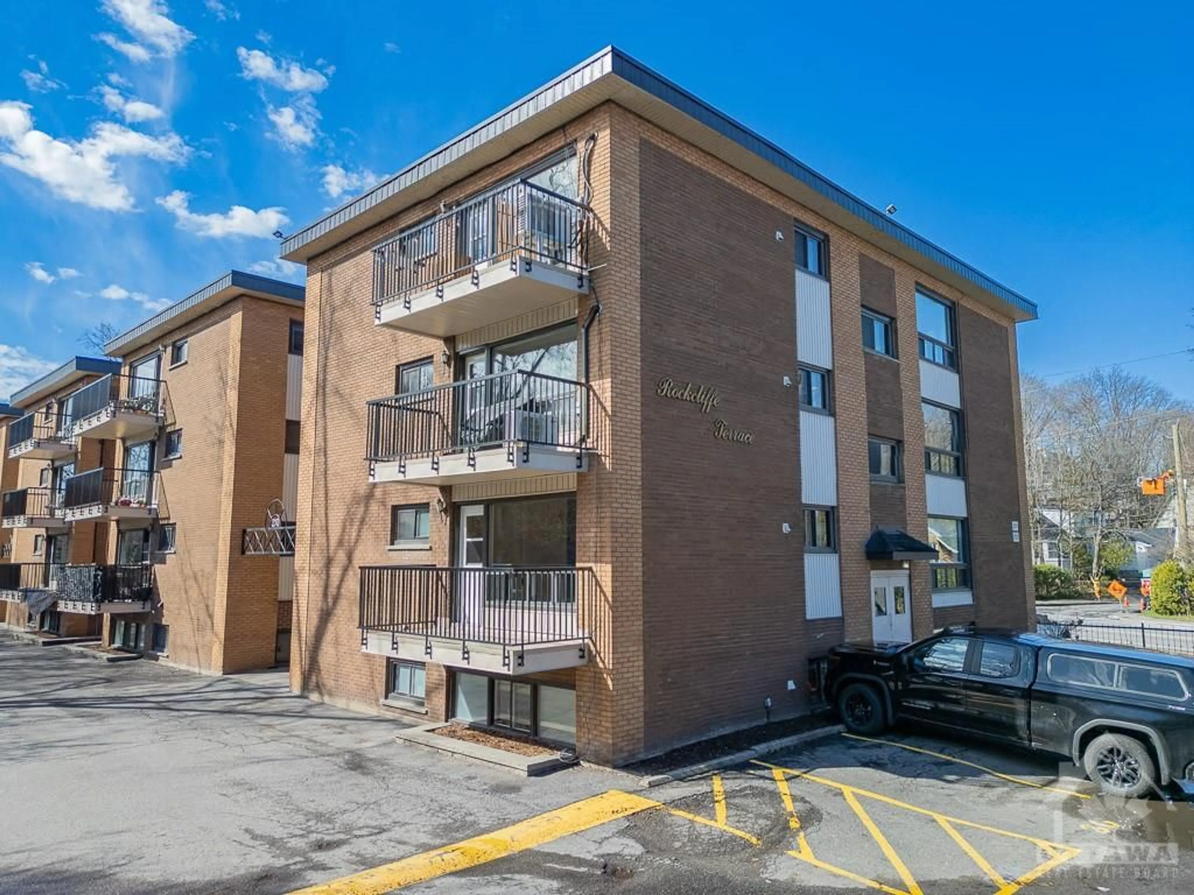 A pic from exterior of the house or condo for 270 BEECHWOOD Ave #3, Ottawa Ontario K1L 8A6