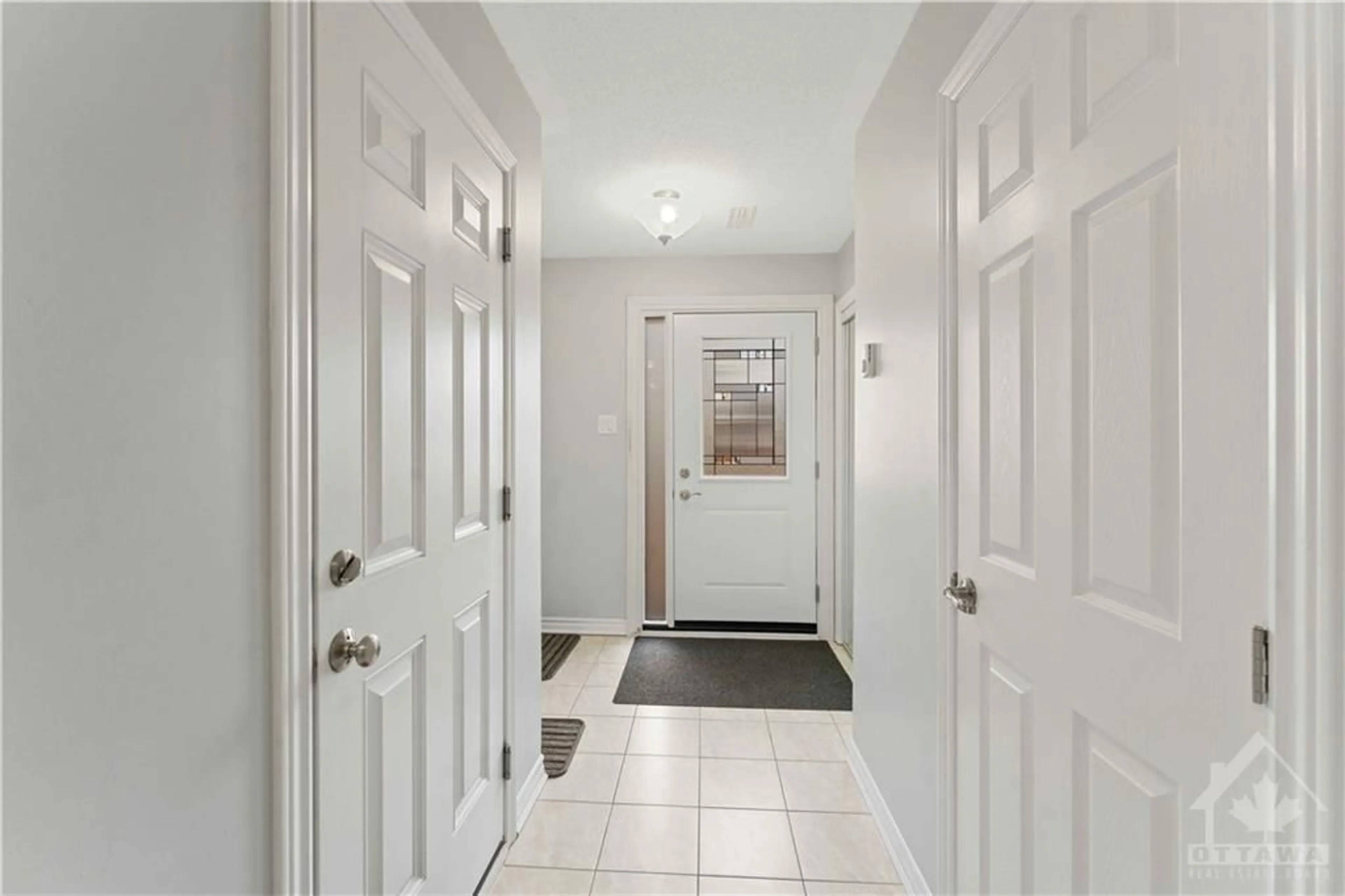 Indoor foyer for 41 MAROMA St, Ottawa Ontario K4A 1A3