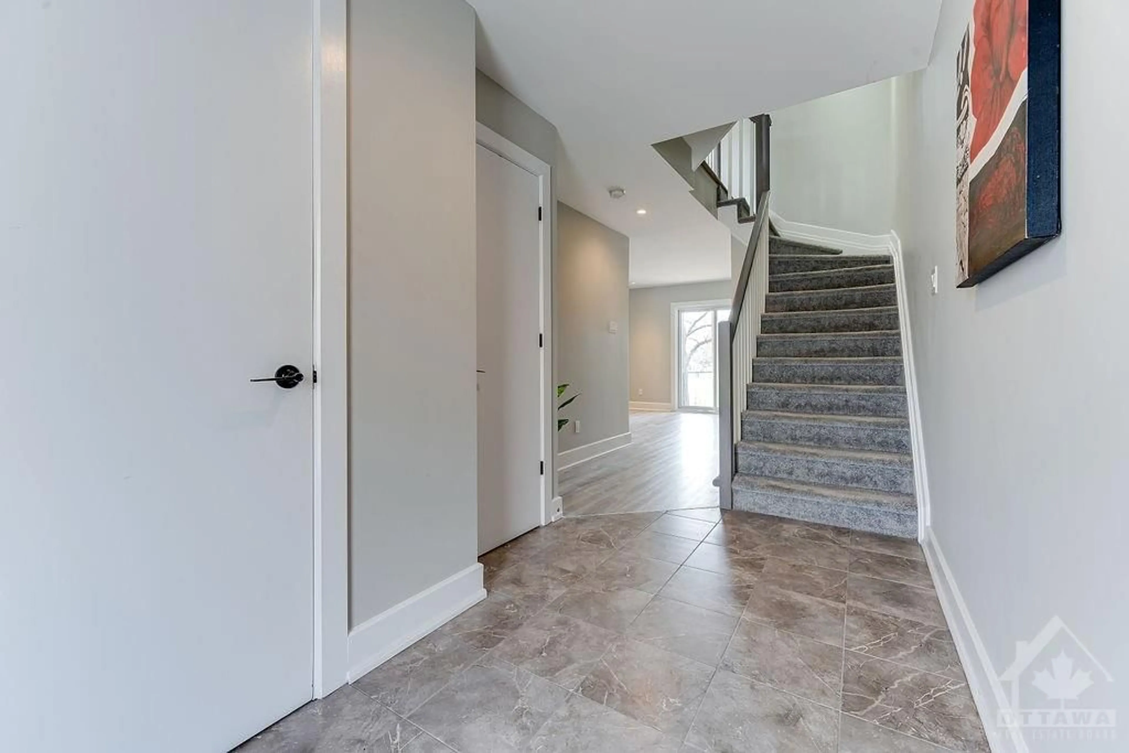 Indoor entryway for 320 BOUDREAU St #G, Ottawa Ontario K1L 0A7