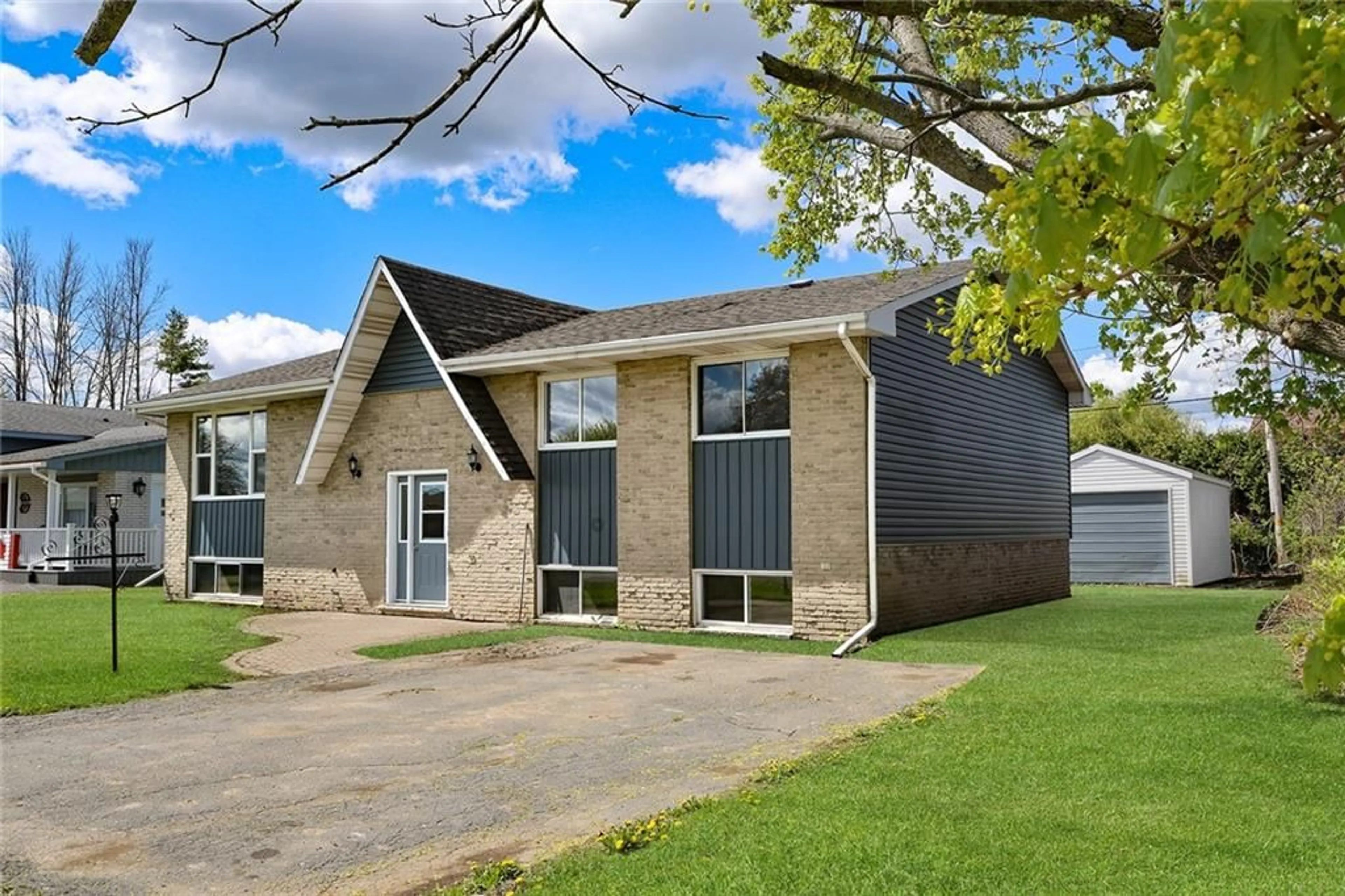 Frontside or backside of a home for 22 WESTWINDS Dr, Morrisburg Ontario K0C 1X0