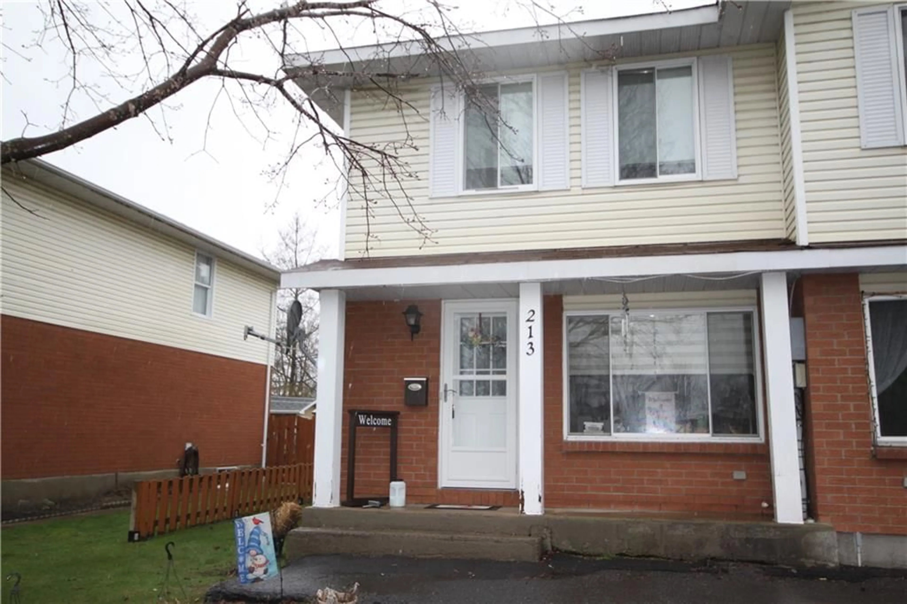 Outside view for 213 LEMAY St, Cornwall Ontario K6H 3C2
