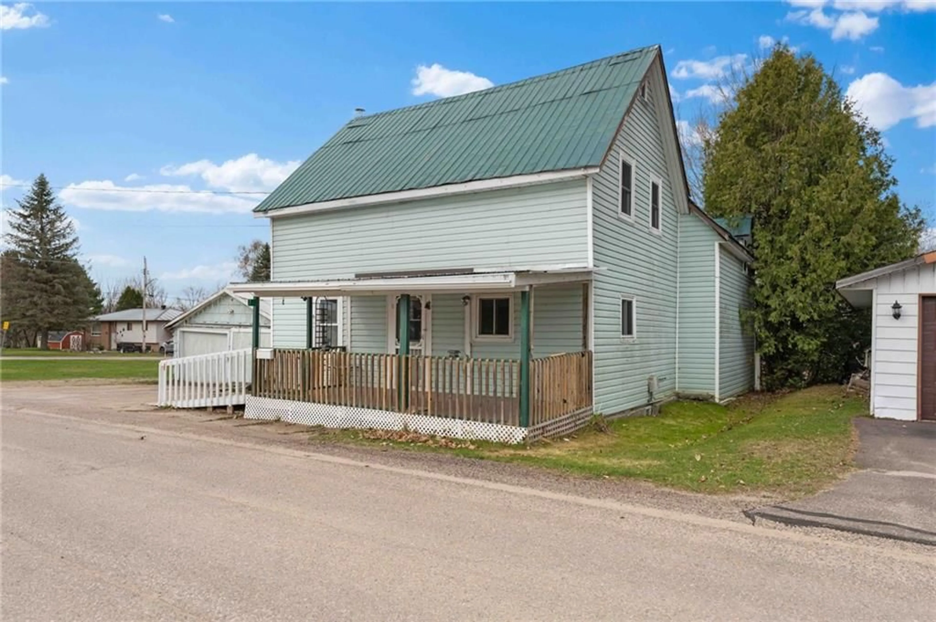 Frontside or backside of a home for 7 BLACKWELL St, Westmeath Ontario K0J 2L0