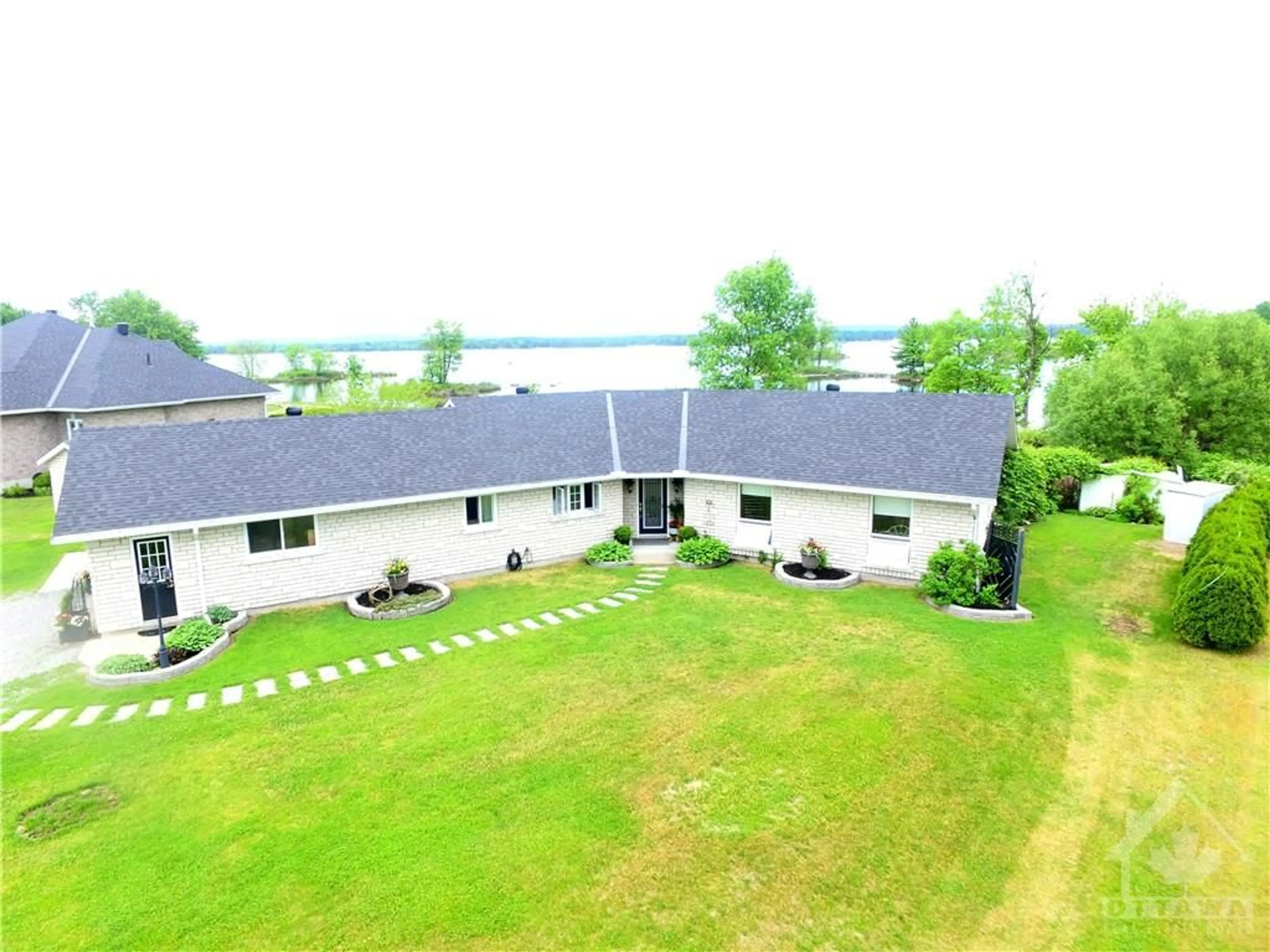 Frontside or backside of a home for 11 FAIRWAY Dr, Petawawa Ontario K8A 8N2
