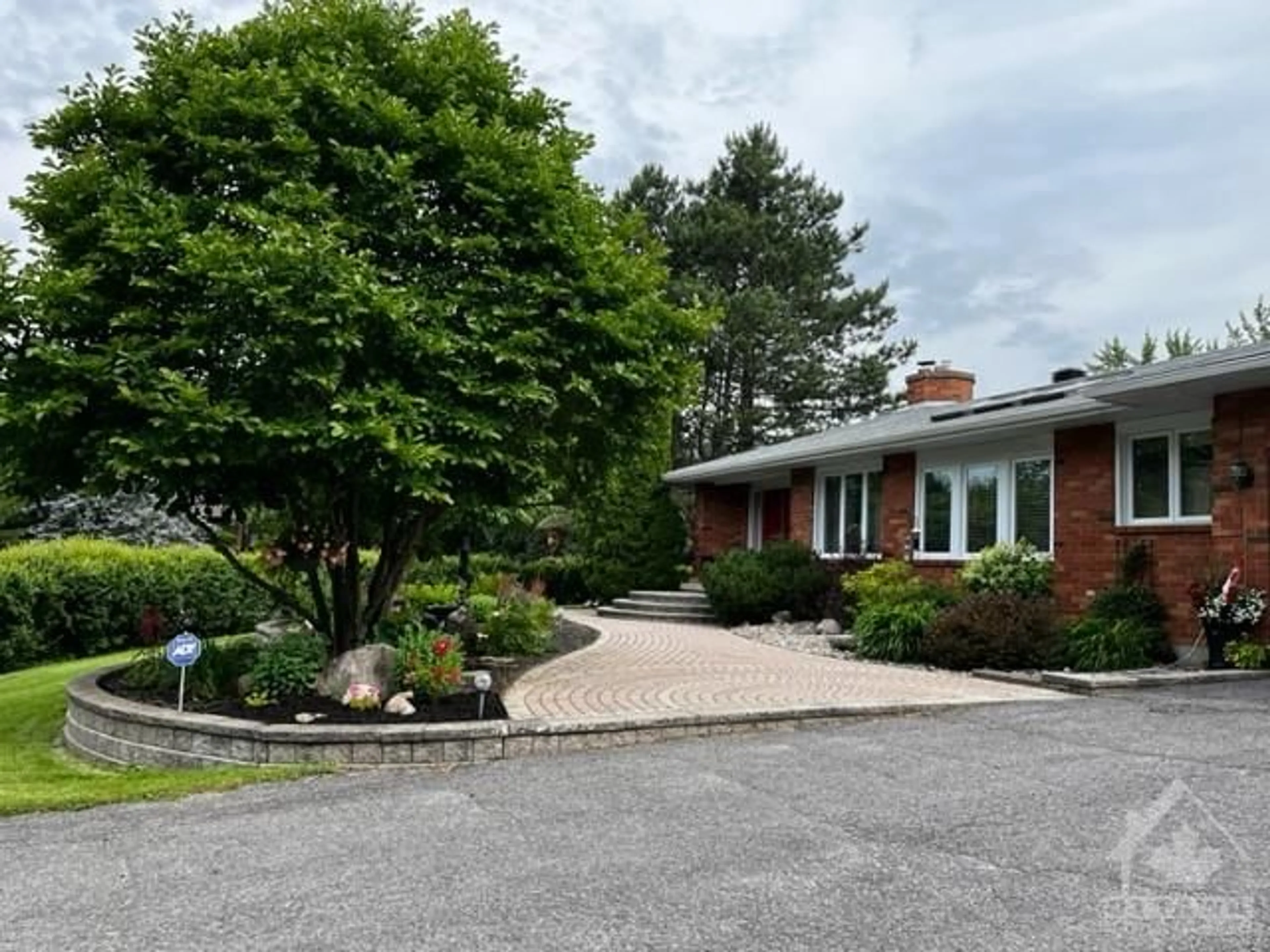 Outside view for 5377 WEST RIVER Dr, Manotick Ontario K4M 1G4