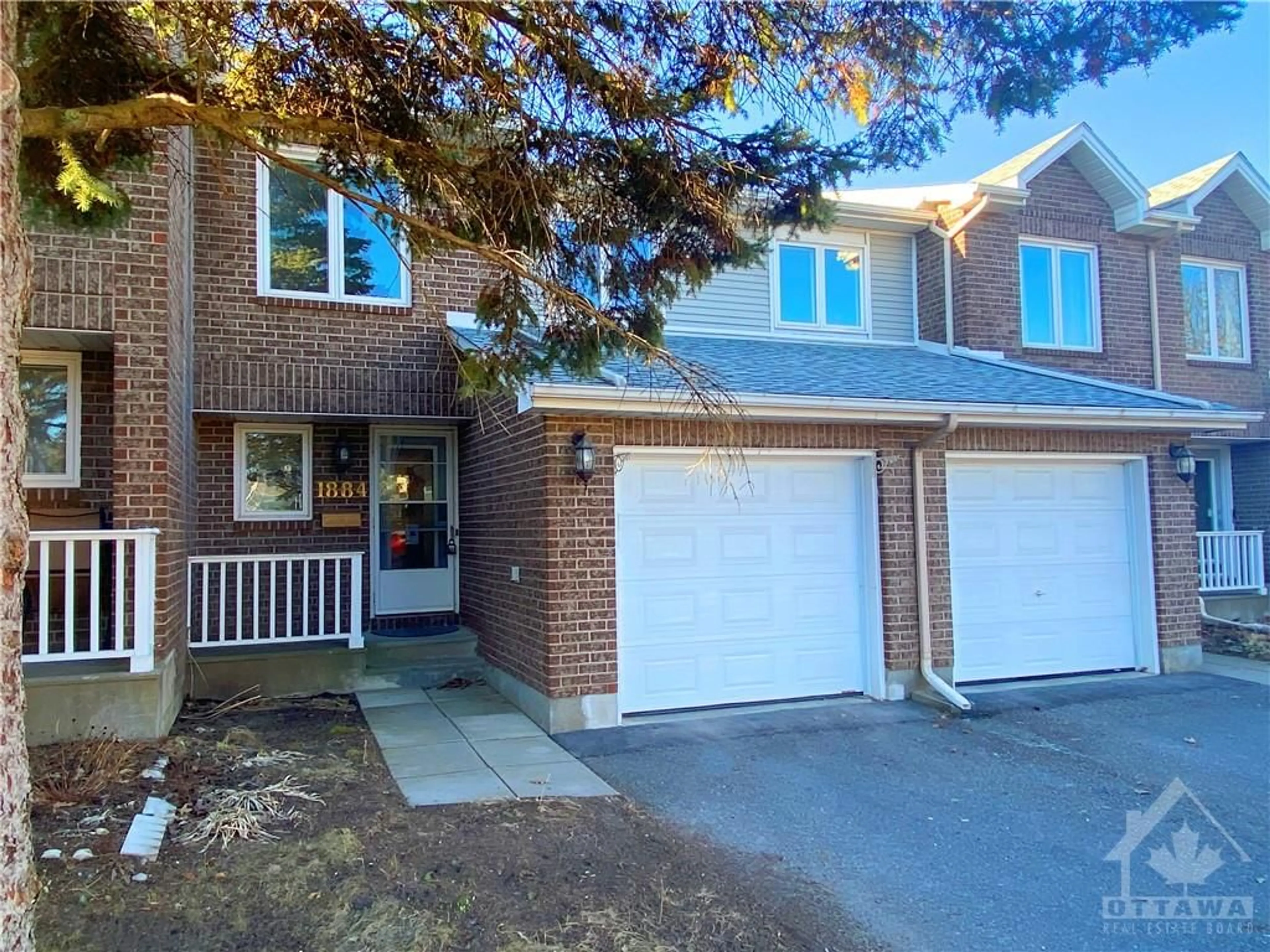 A pic from exterior of the house or condo for 1884 SUMMERFIELDS Cres, Ottawa Ontario K1C 7B6