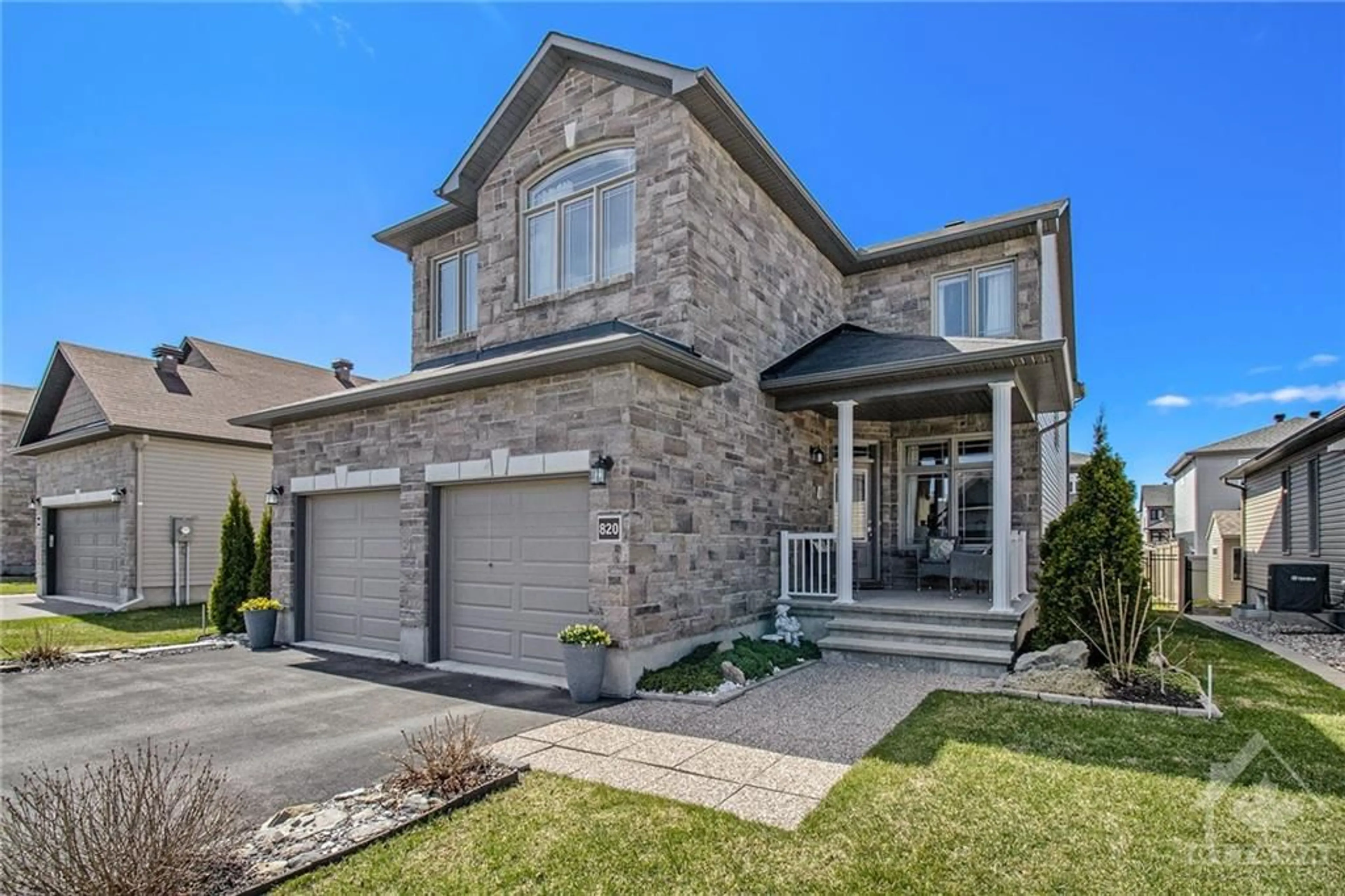 Frontside or backside of a home for 820 PLATINUM St, Rockland Ontario K4K 1P6