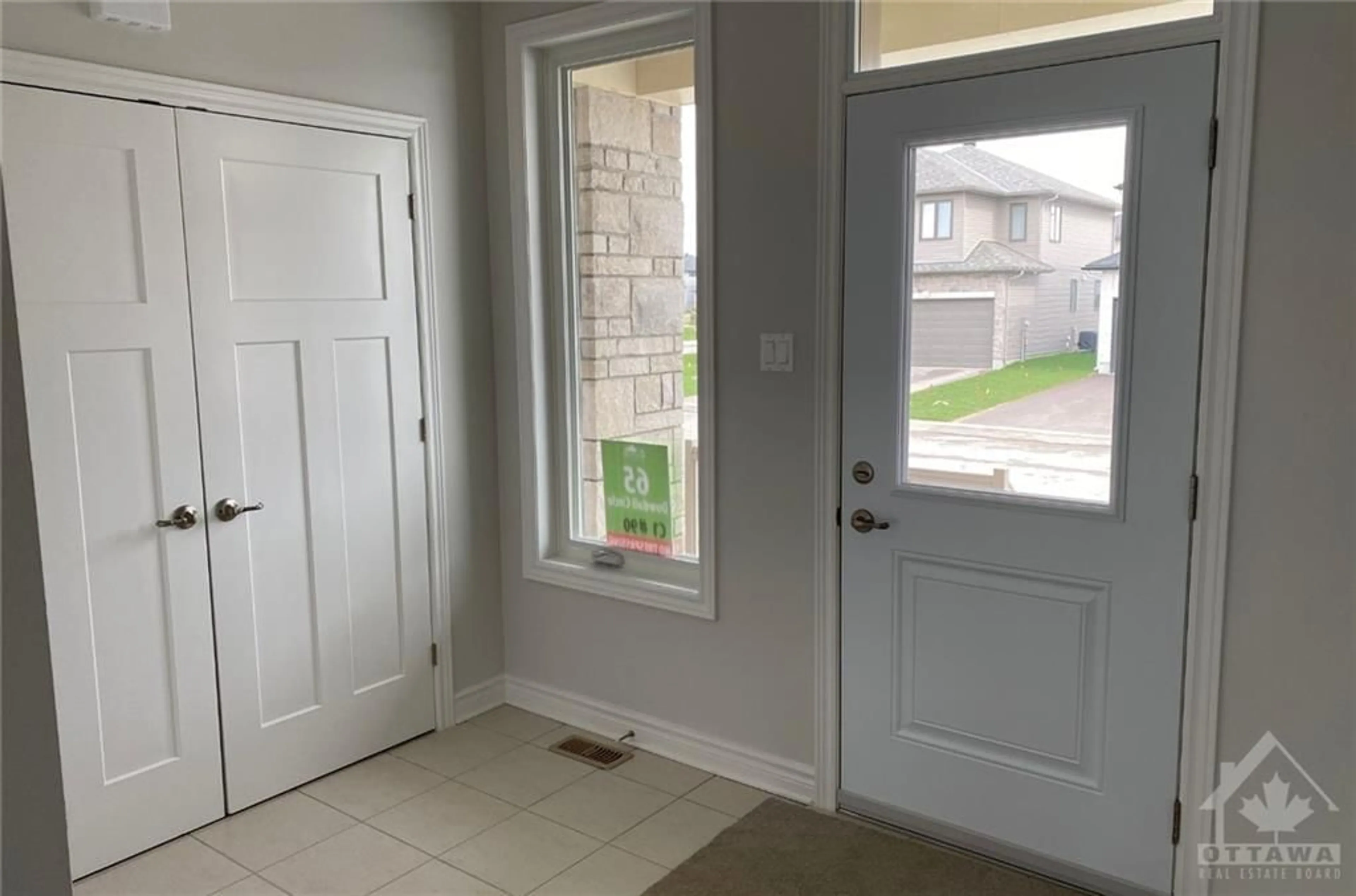 Indoor entryway for 65 DOWDALL Cir, Carleton Place Ontario K7C 0S3