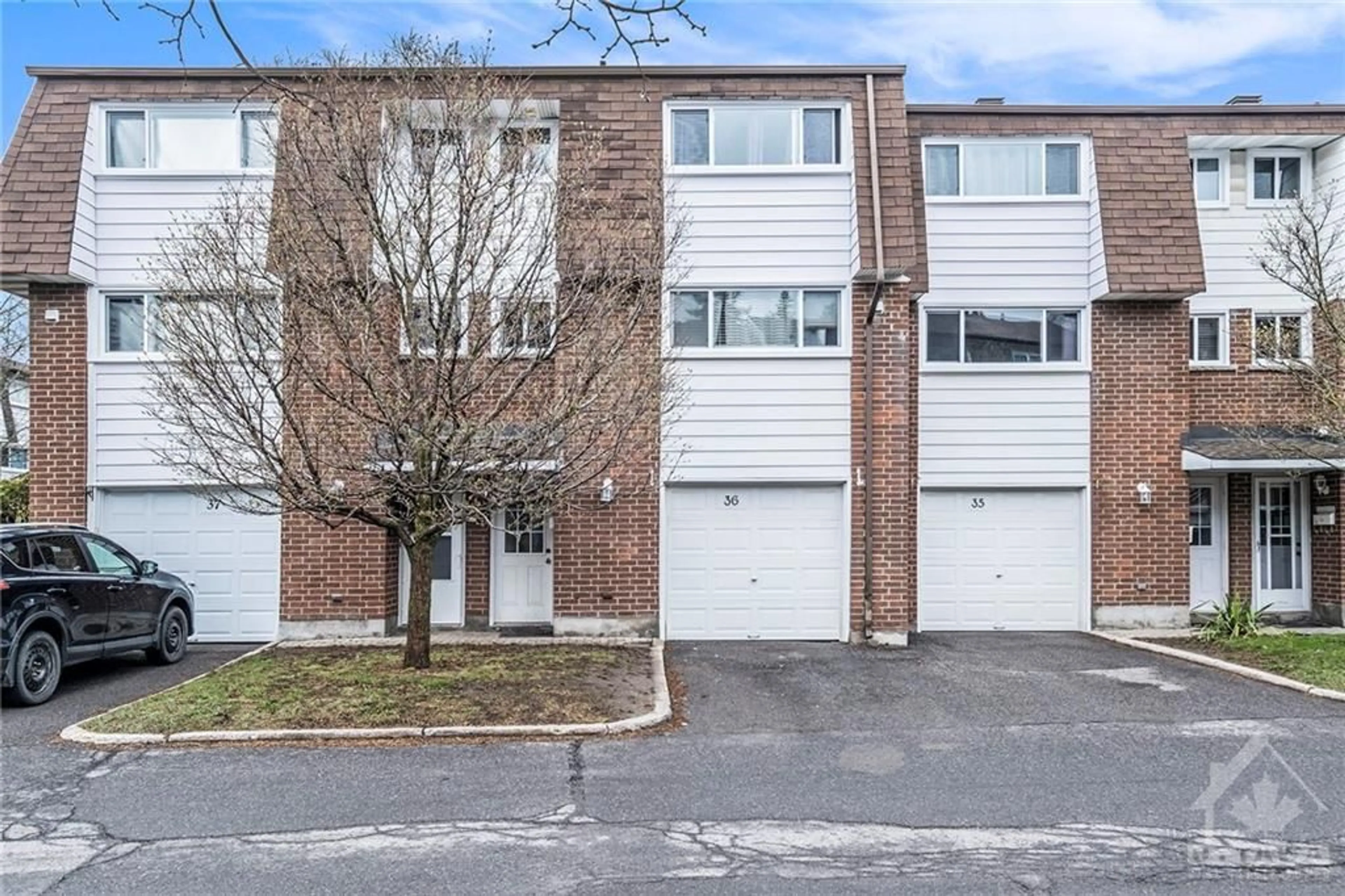 A pic from exterior of the house or condo for 2296 ORIENT PARK Dr #36, Ottawa Ontario K1B 4N6