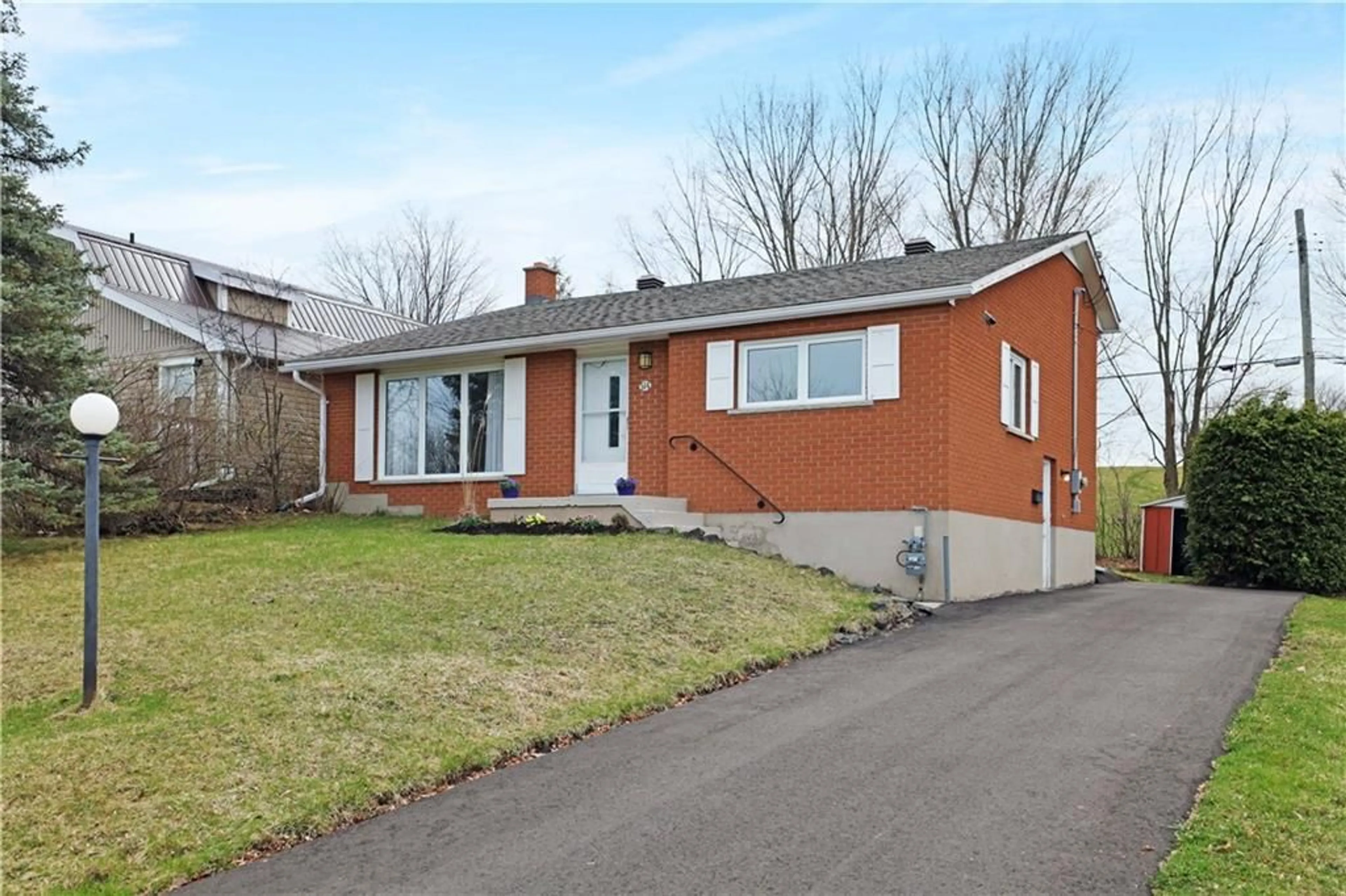 Frontside or backside of a home for 514 FORTINGTON St, Renfrew Ontario K7V 1E3