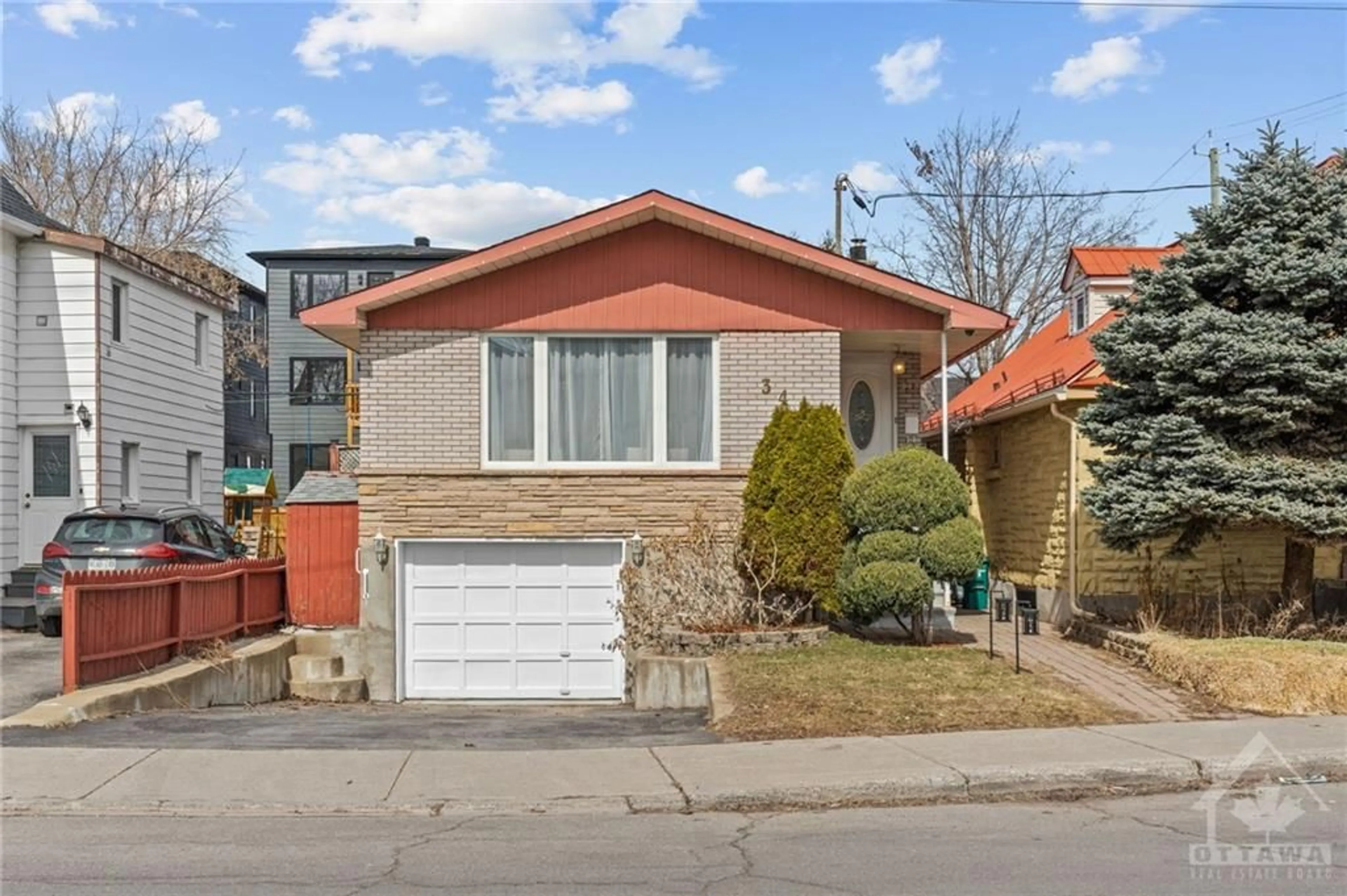 Frontside or backside of a home for 345 MONTFORT St, Ottawa Ontario K1L 5N5