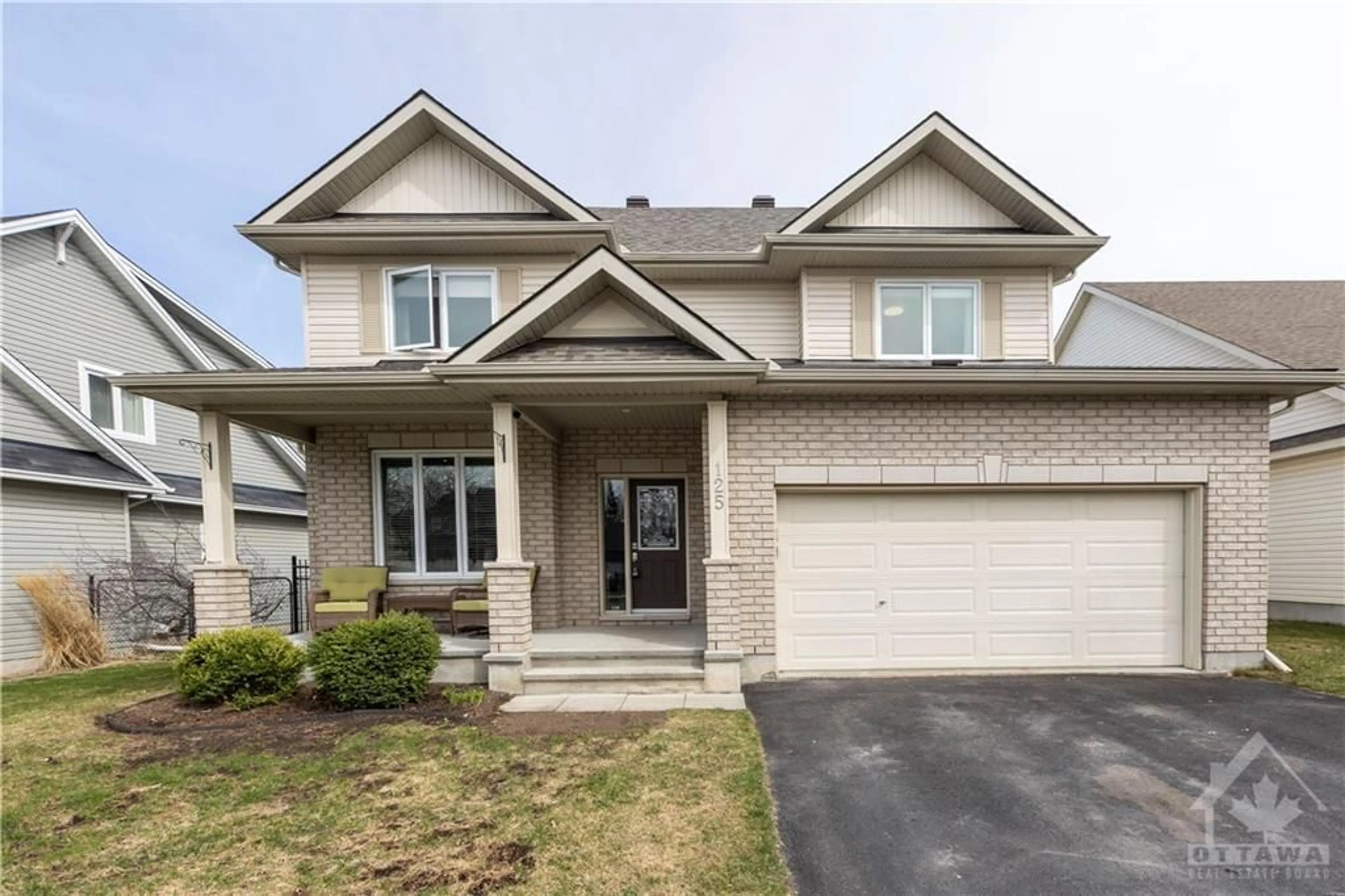 Frontside or backside of a home for 125 KIMPTON Dr, Stittsville Ontario K2S 0C1