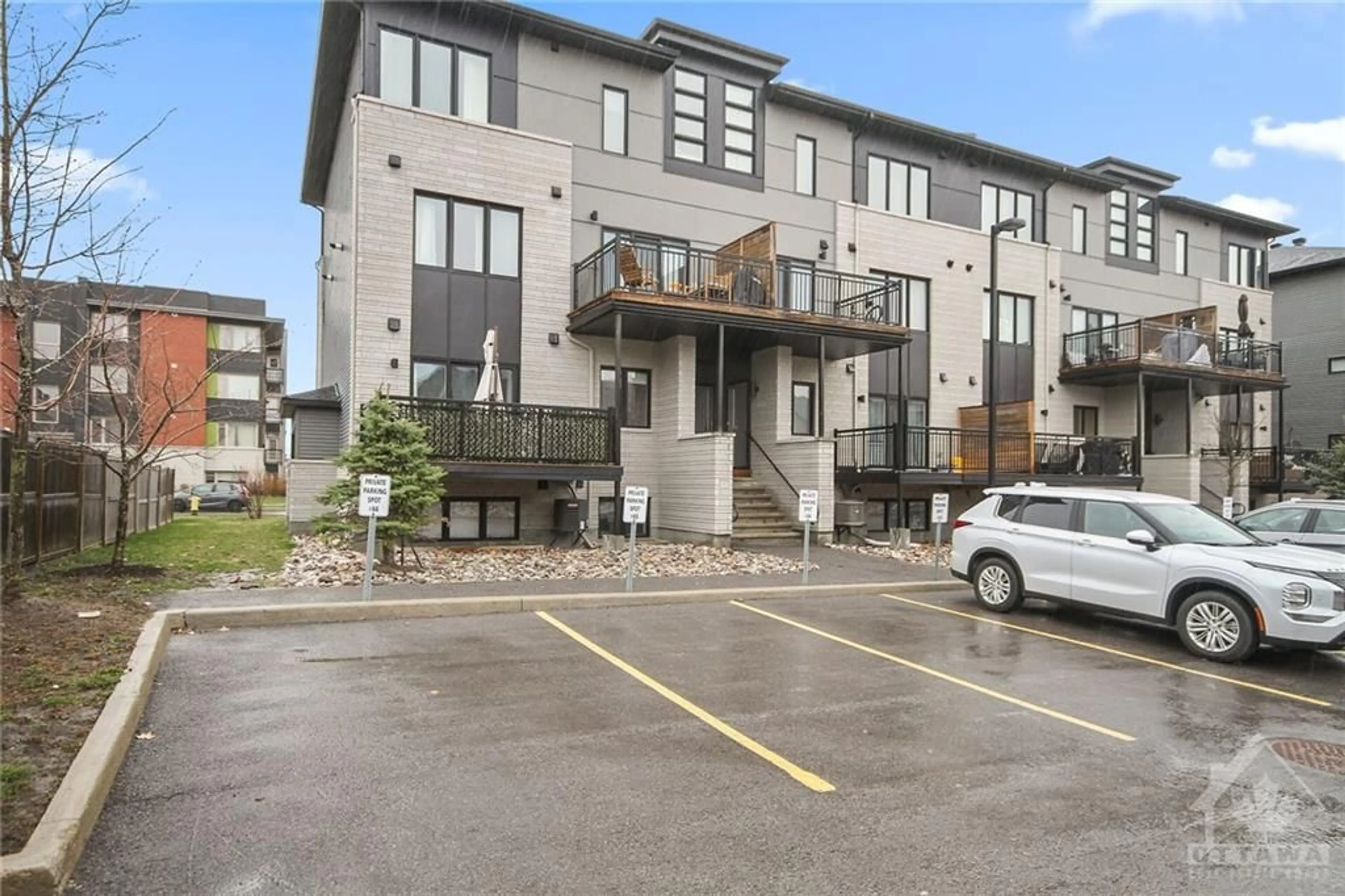A pic from exterior of the house or condo for 442 VIA VERONA St #A, Ottawa Ontario K2J 6B3