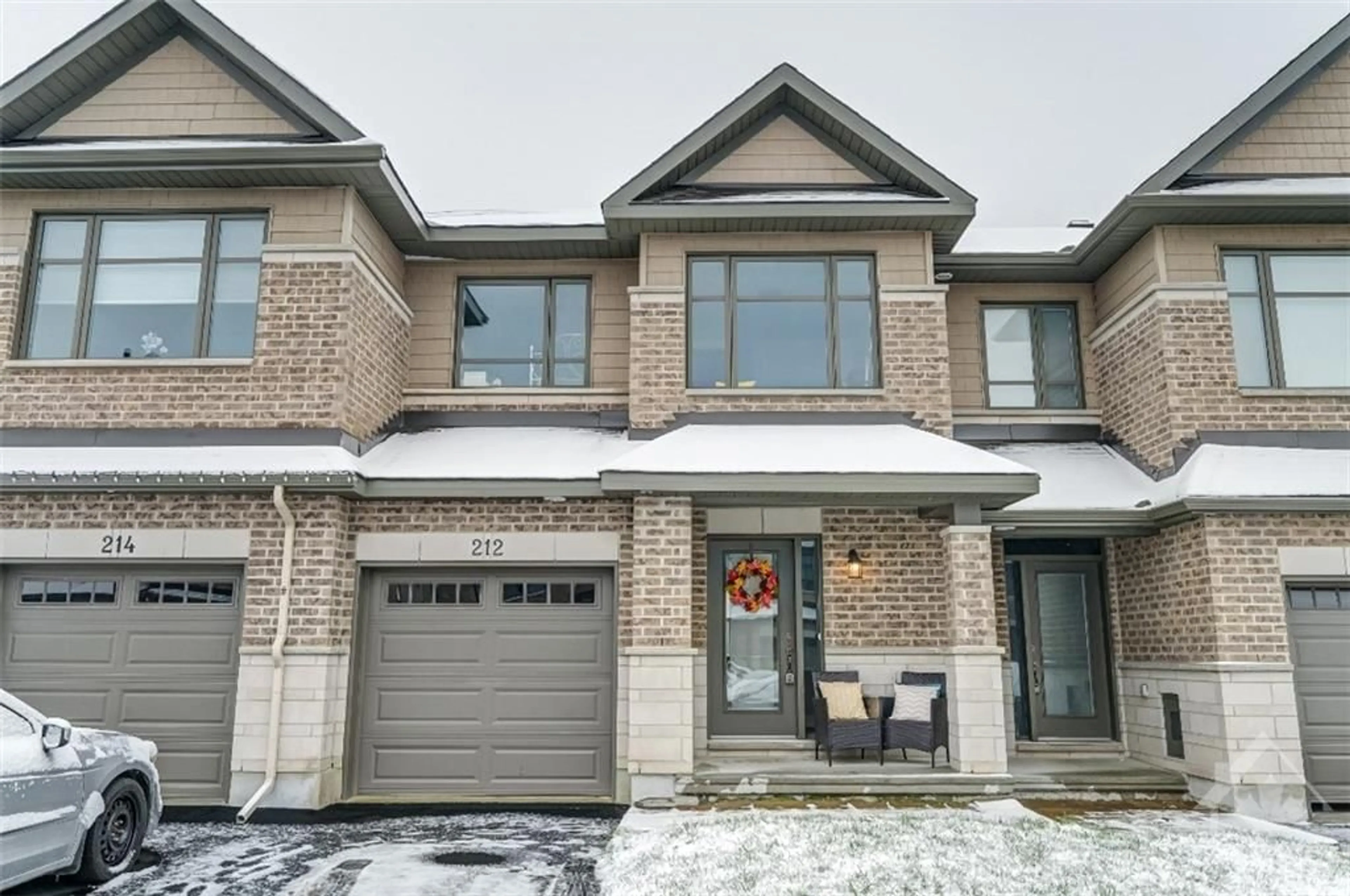 Home with brick exterior material for 212 PURCHASE Cres, Stittsville Ontario K2S 2L8