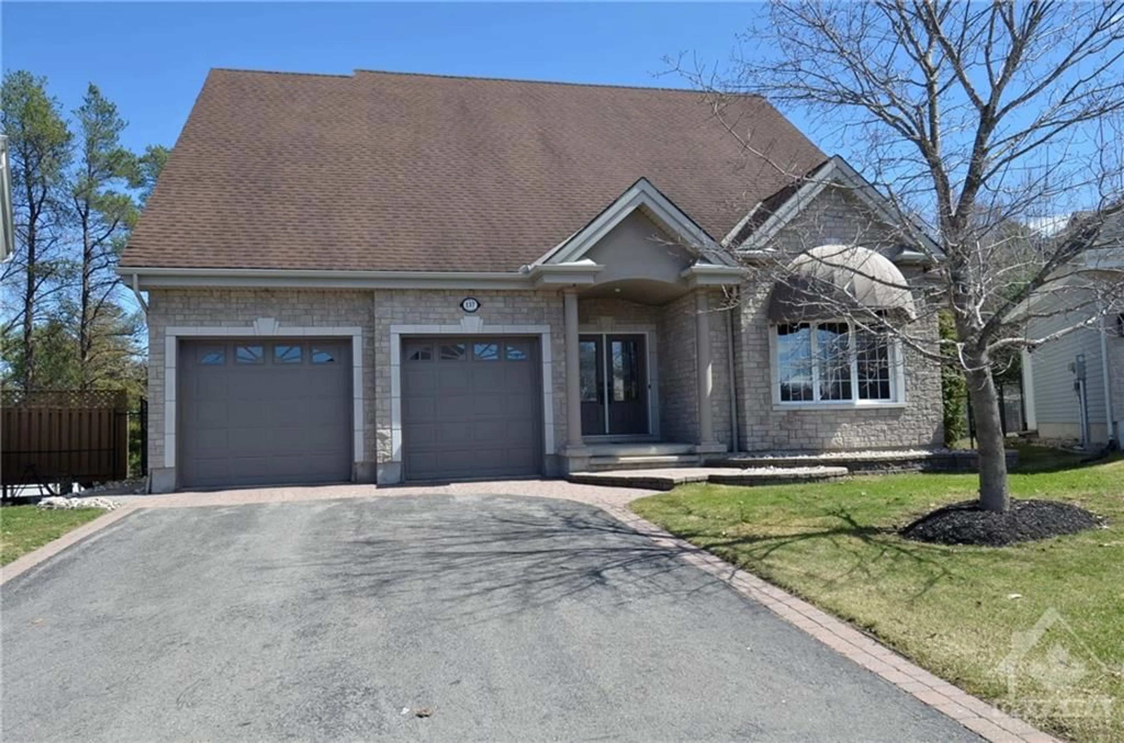 Frontside or backside of a home for 137 BEAUMONT St, Rockland Ontario K4K 1R6