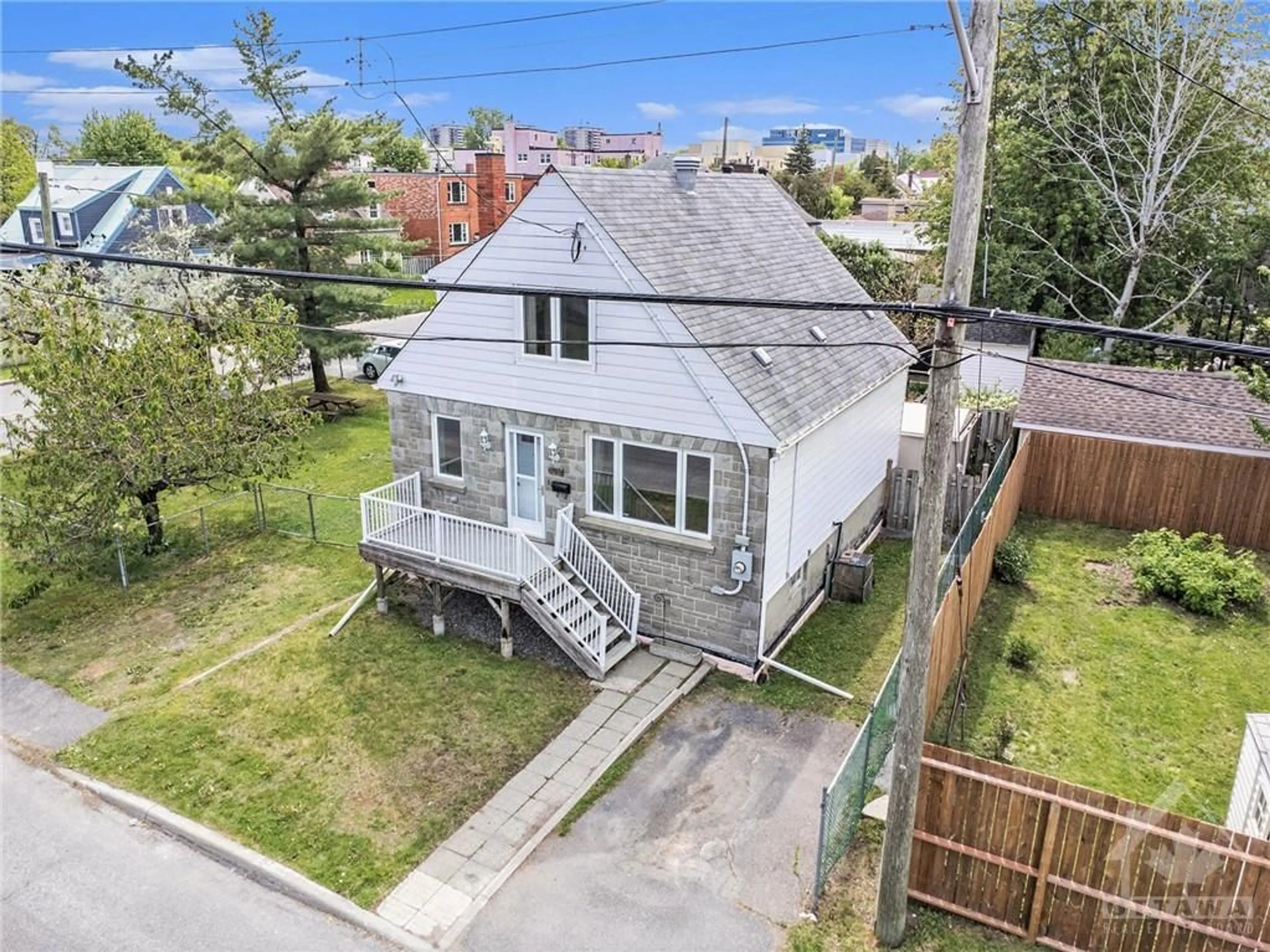 Frontside or backside of a home for 348 LAFONTAINE Ave, Ottawa Ontario K1L 6X5