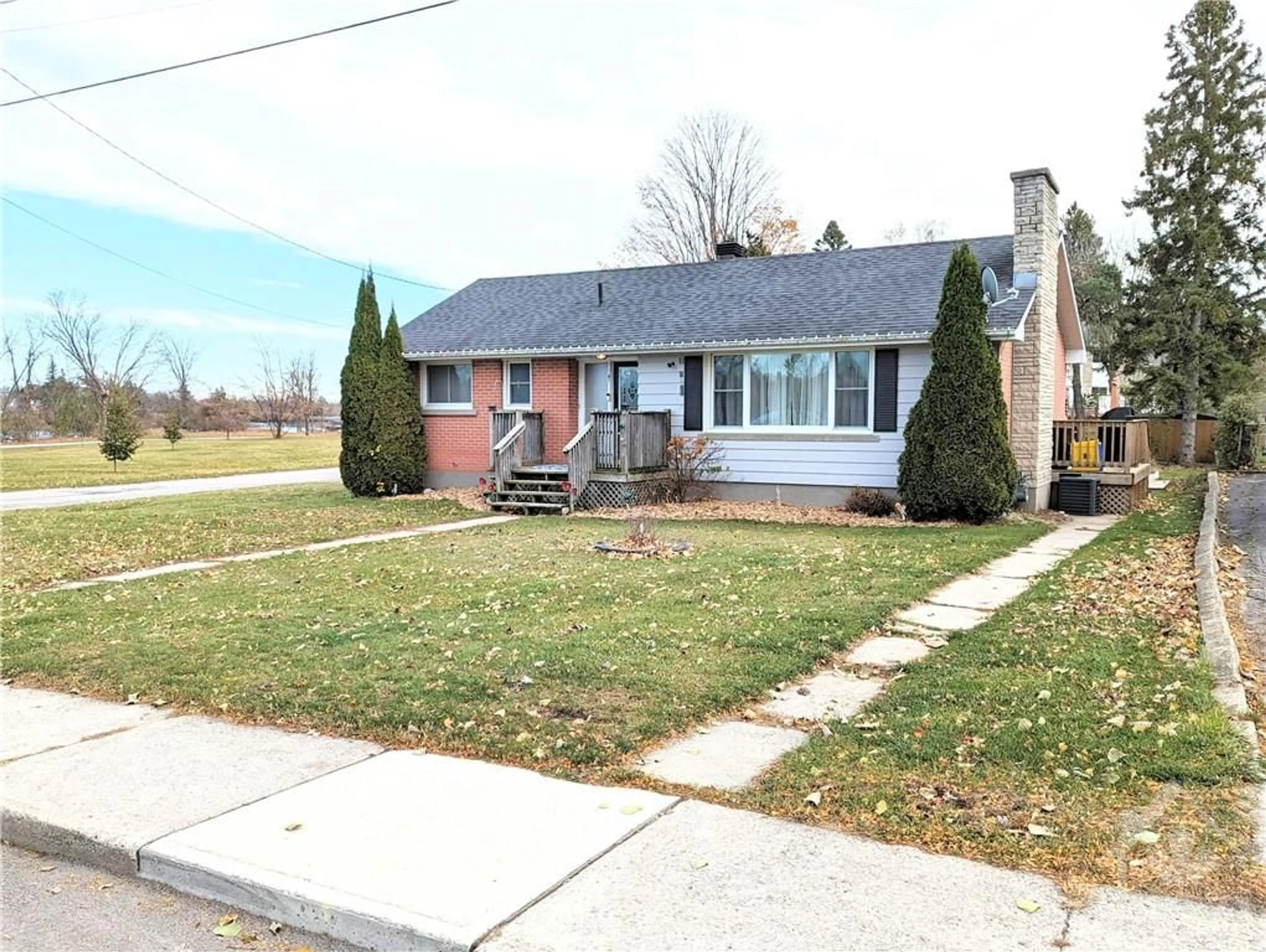 Frontside or backside of a home for 91 BROADVIEW Ave, Smiths Falls Ontario K7A 3X1