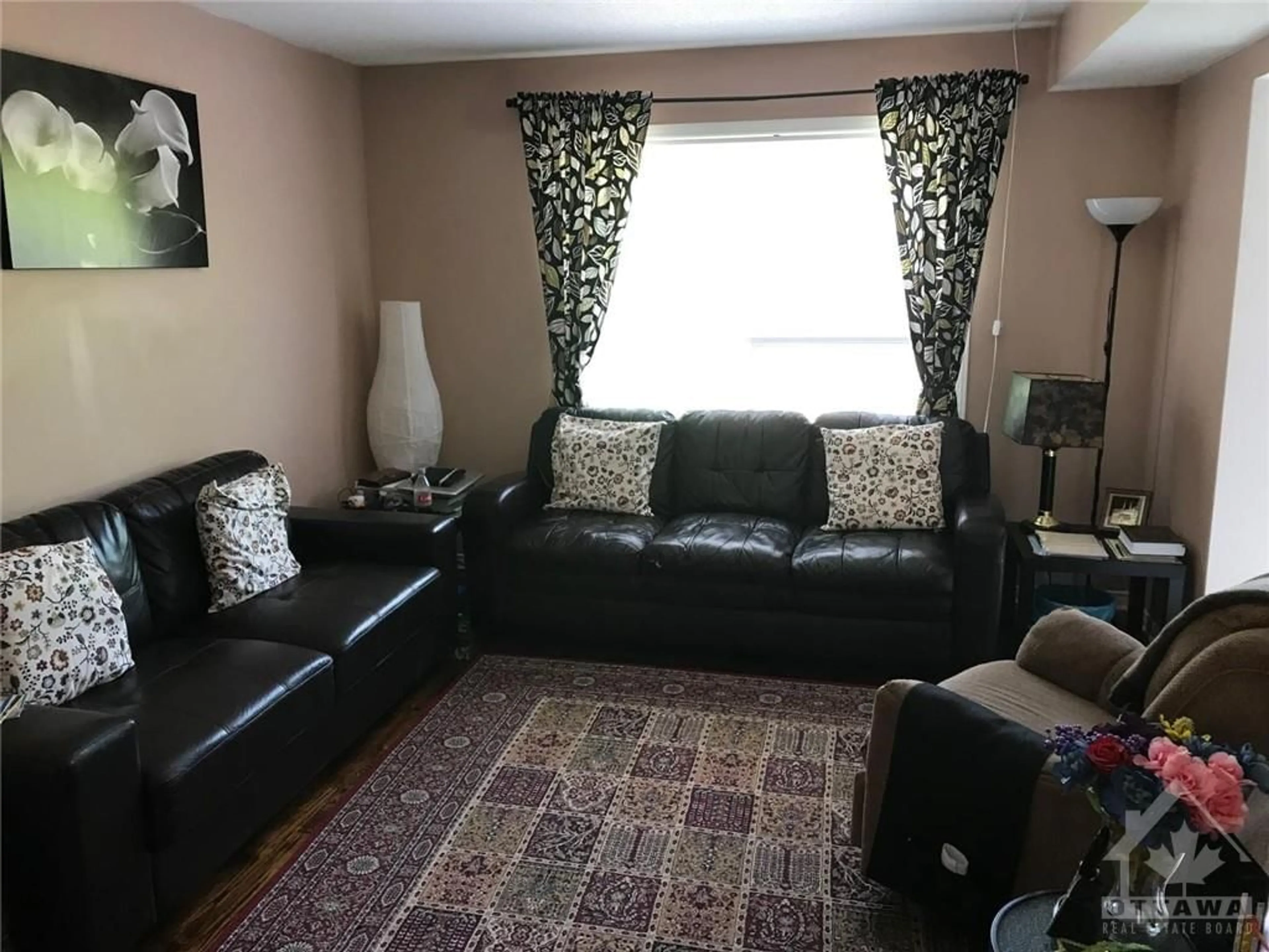 Living room for 96 COHEN Ave, Ottawa Ontario K2L 4G4