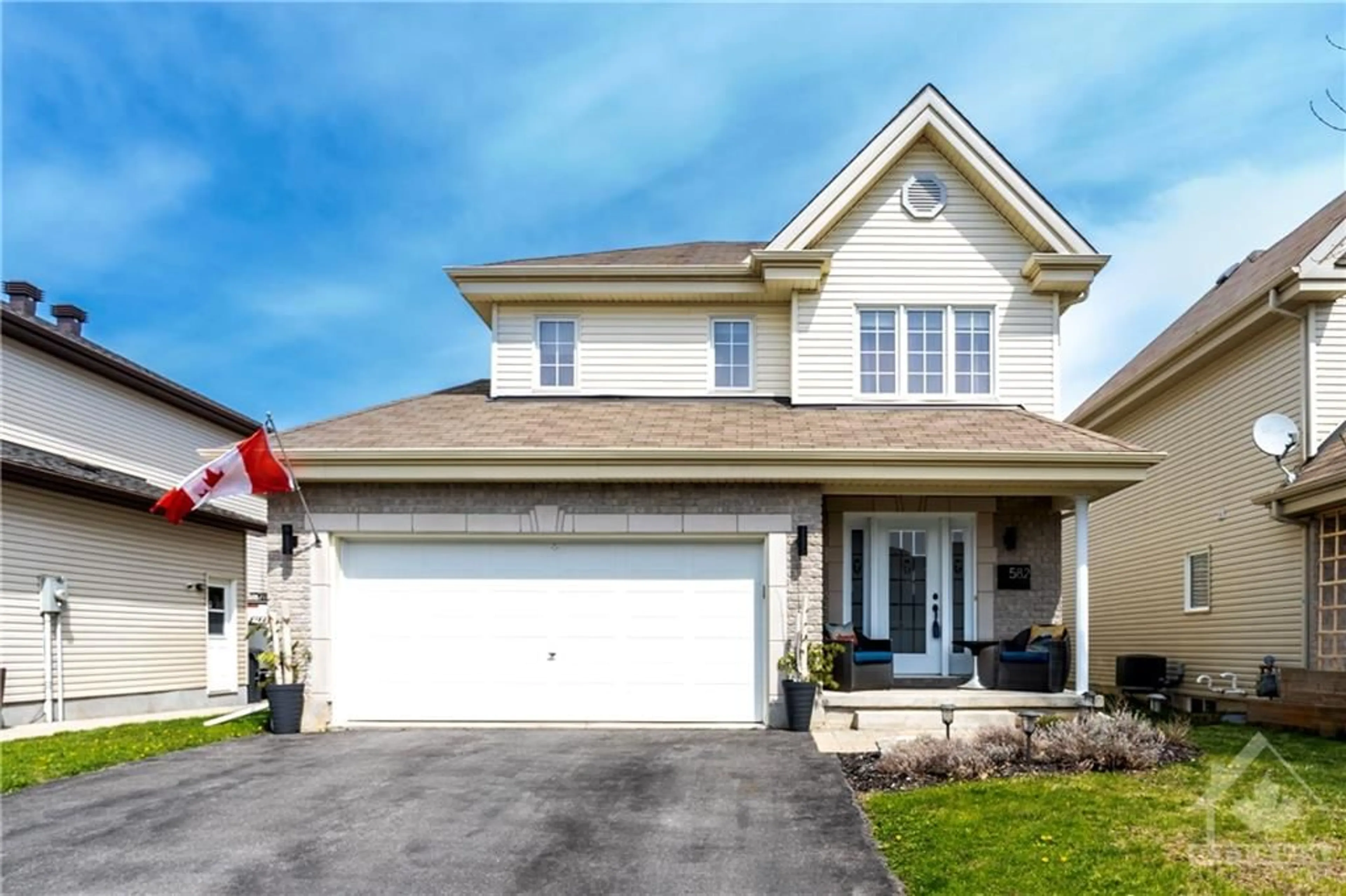 Frontside or backside of a home for 582 EMERALD St, Rockland Ontario K4K 0B4