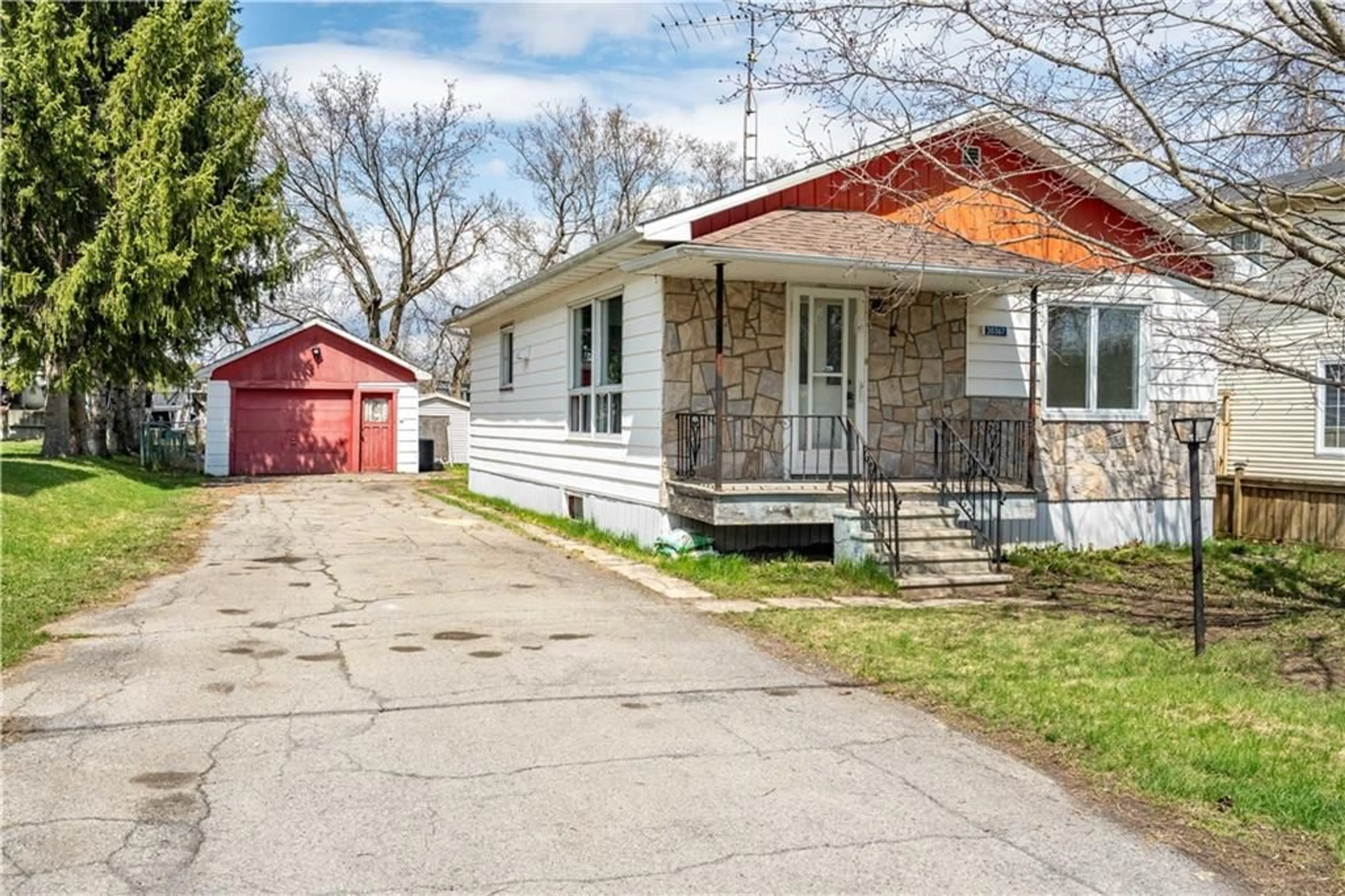 Cottage for 20367 FIRST St, Green Valley Ontario K0C 1L0