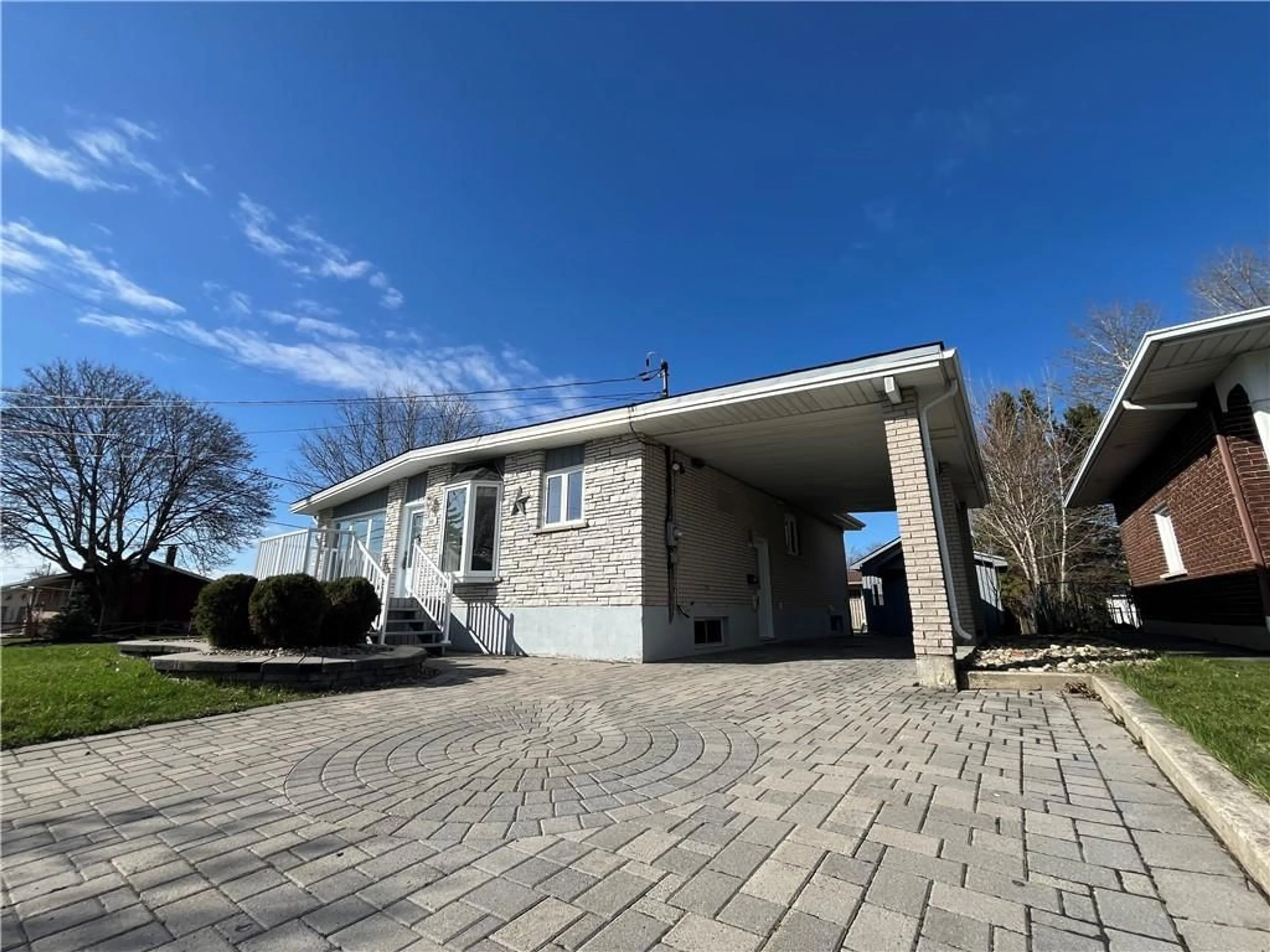 Frontside or backside of a home for 500 LYNWOOD Dr, Cornwall Ontario K6H 5Y5