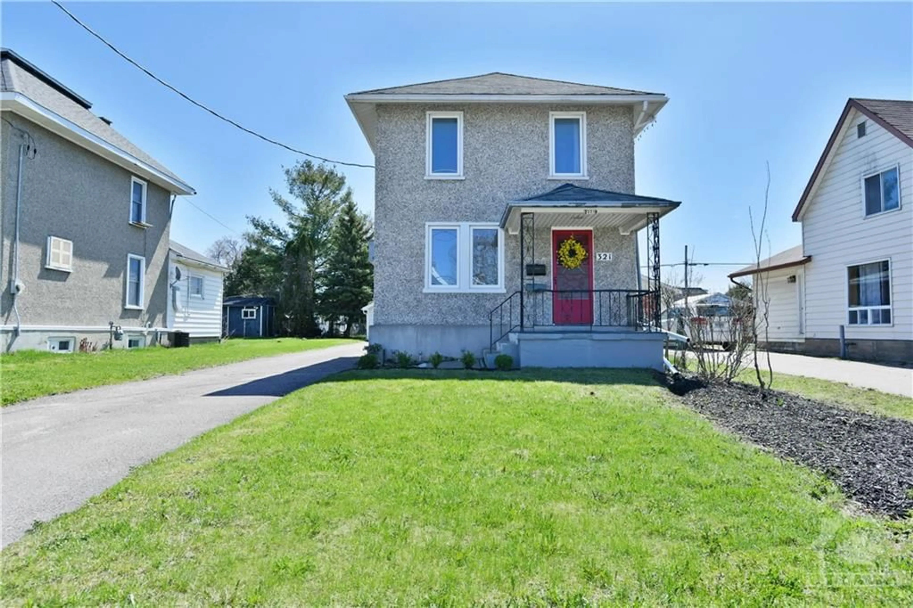 Frontside or backside of a home for 321 LISGAR Ave, Renfrew Ontario K7V 3N1