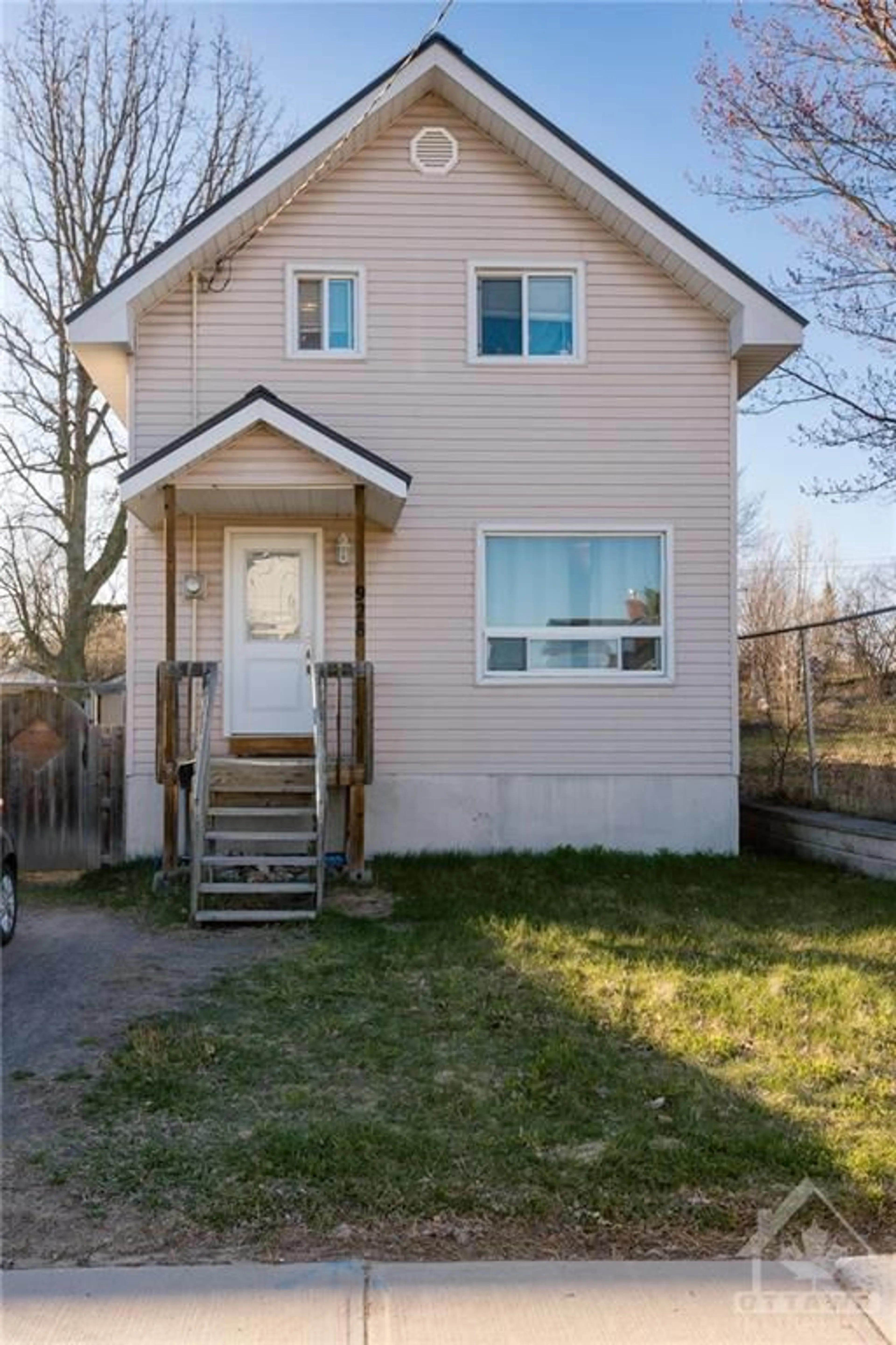 Frontside or backside of a home for 928 BROOKES St, North Bay Ontario P1B 2N6