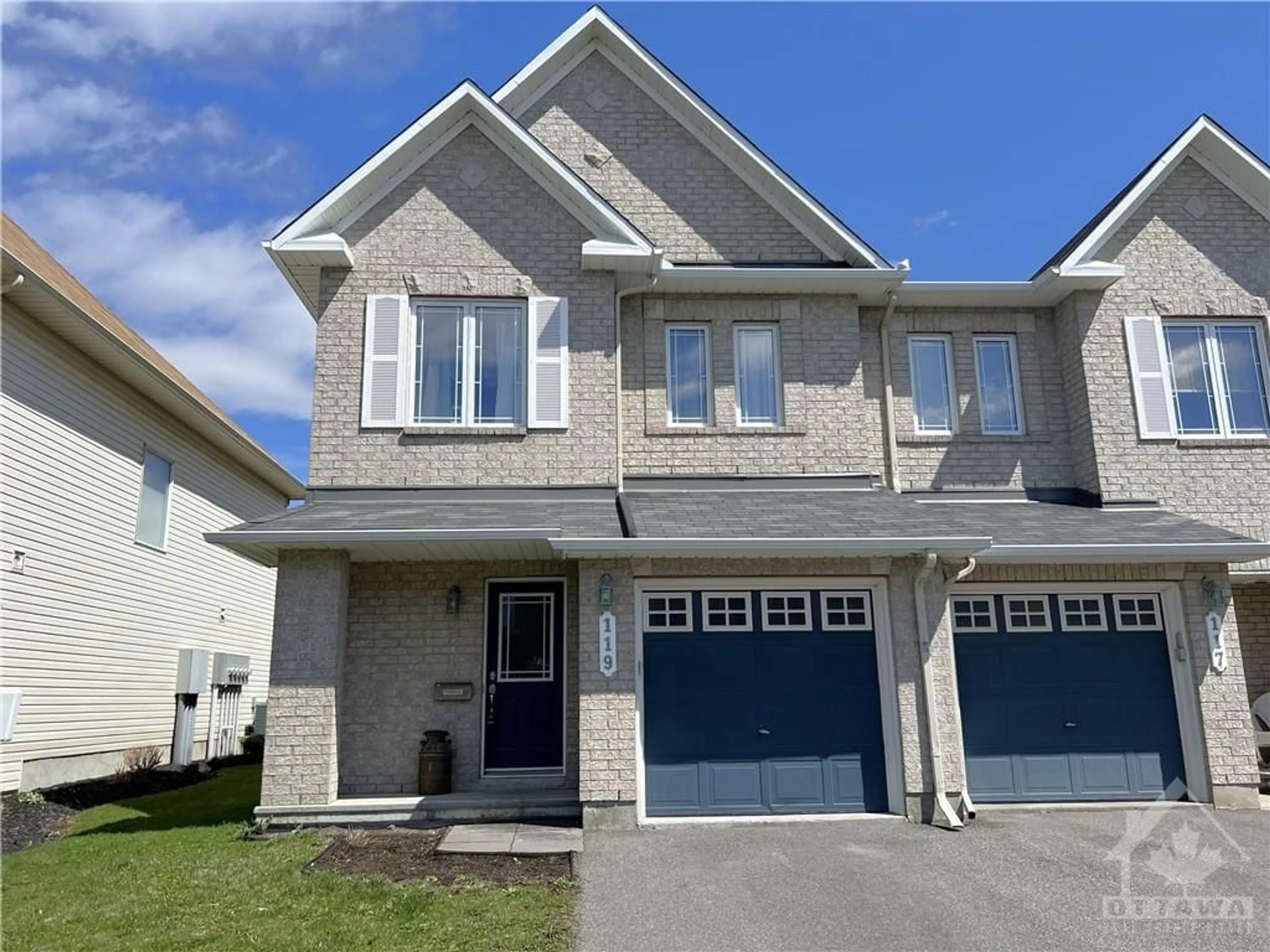 Frontside or backside of a home for 119 SILVERMOON Cres, Ottawa Ontario K4A 0P5