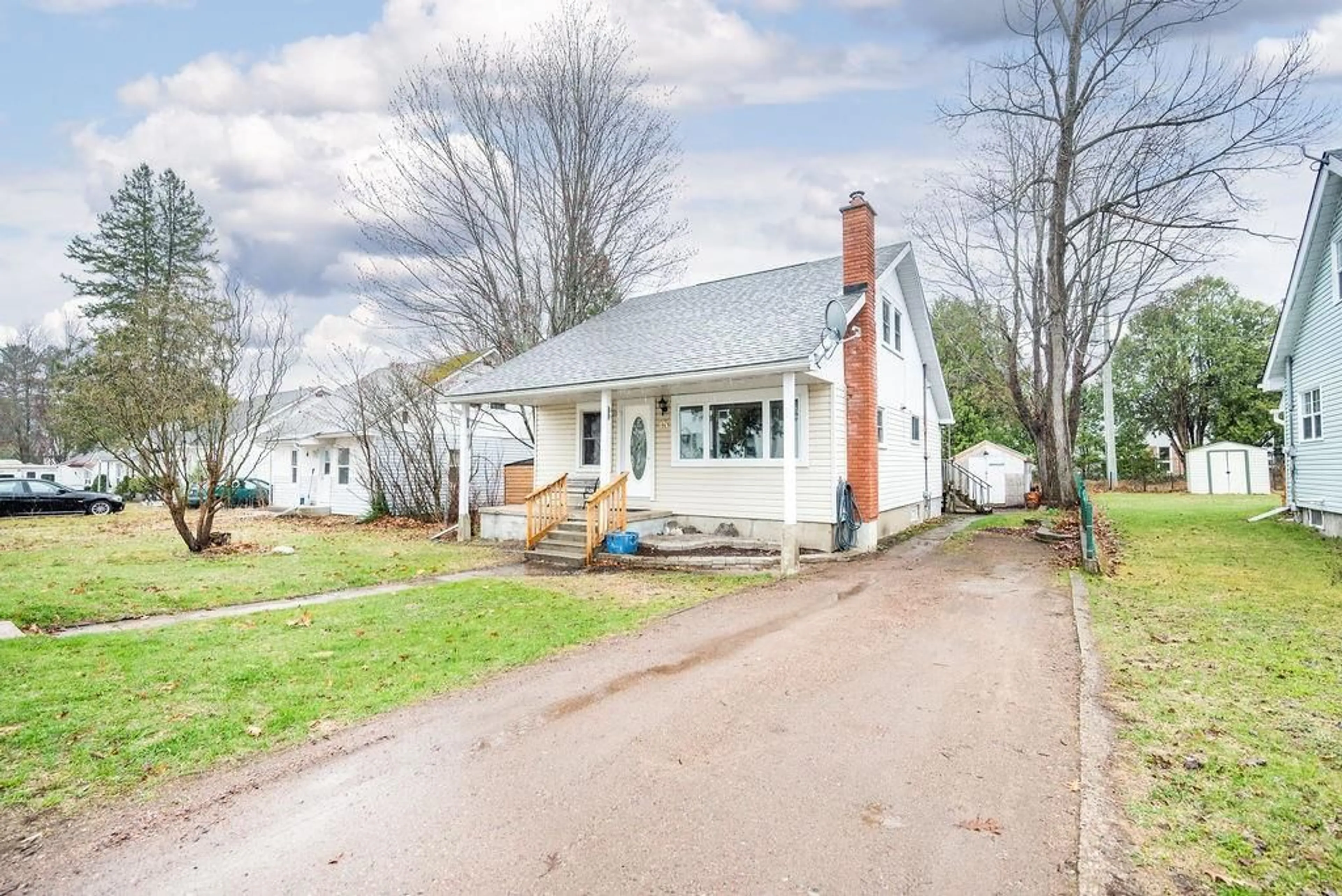 Frontside or backside of a home for 15 TROYES St, Deep River Ontario K0J 1P0