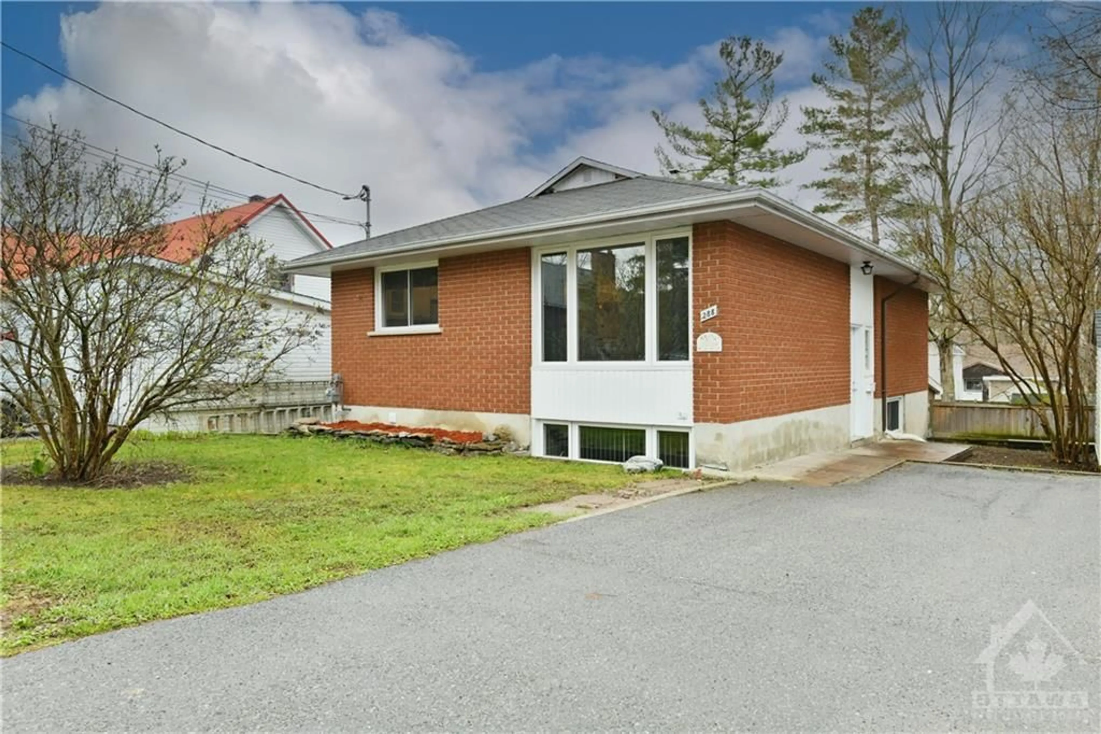Home with brick exterior material for 288 EDMUND St, Carleton Place Ontario K7C 3E9