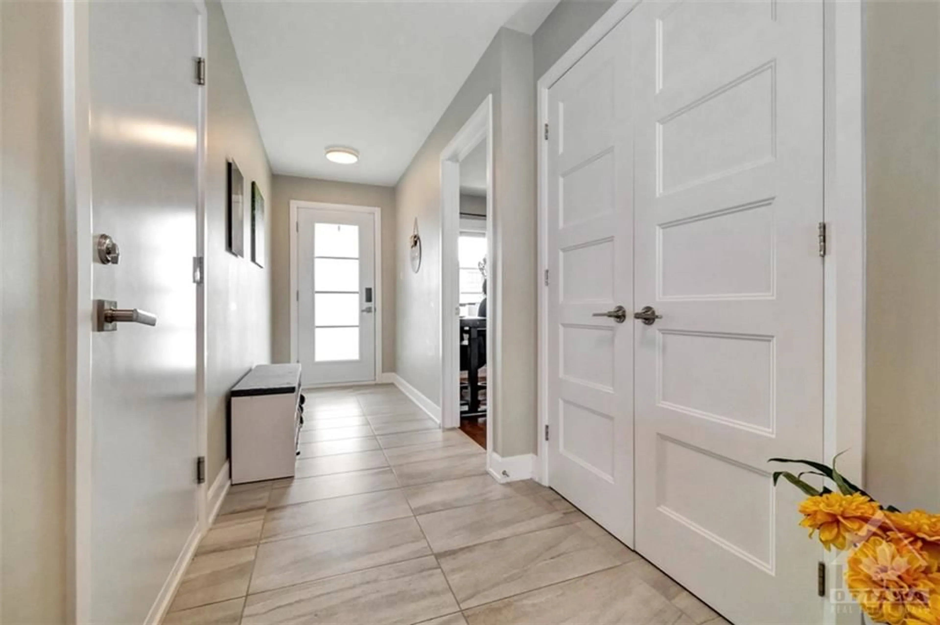 Indoor entryway for 92 MAYER St #C, Limoges Ontario K0A 2M0