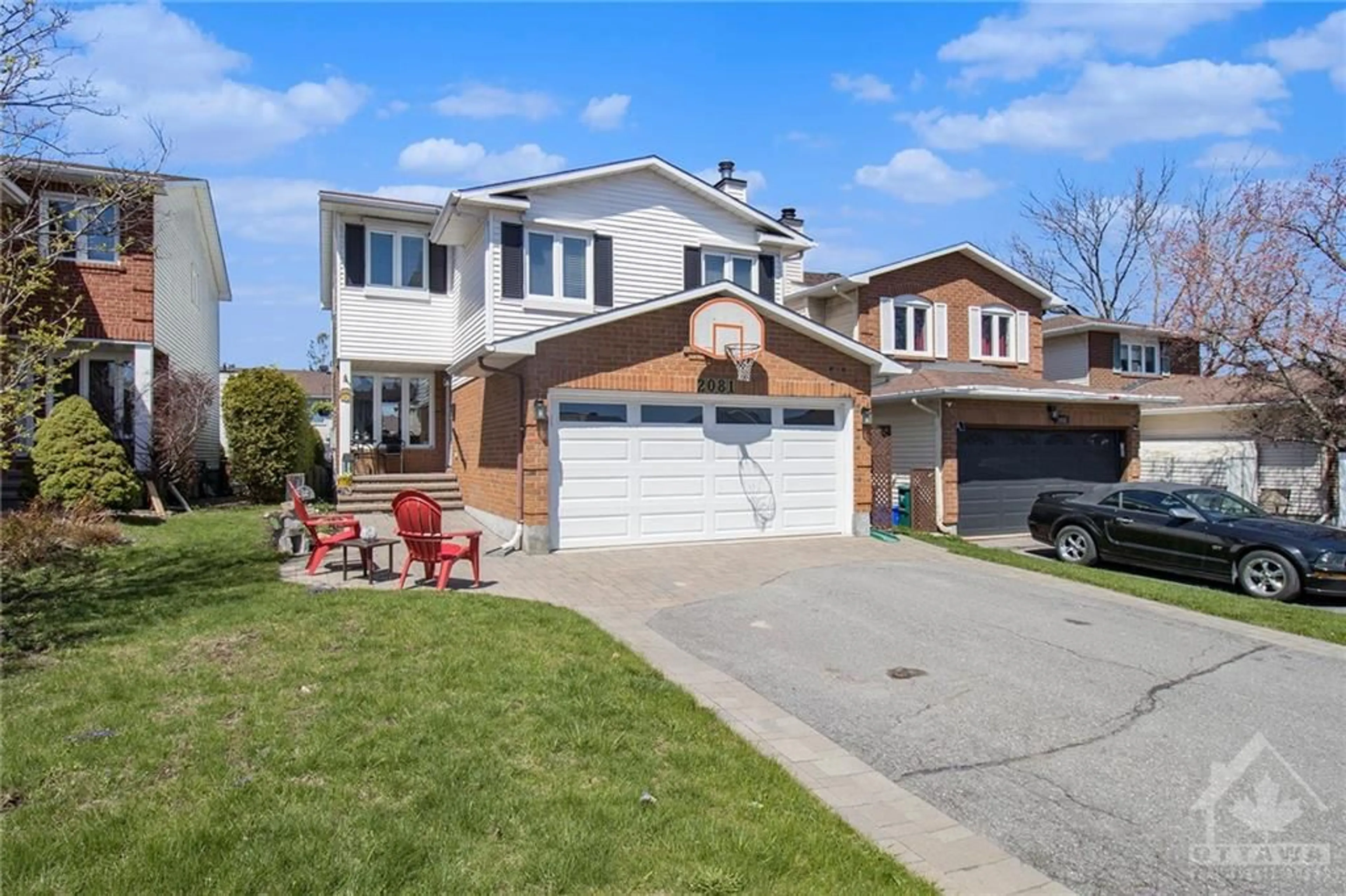 Frontside or backside of a home for 2081 LEGRAND Cres, Ottawa Ontario K1E 3T6