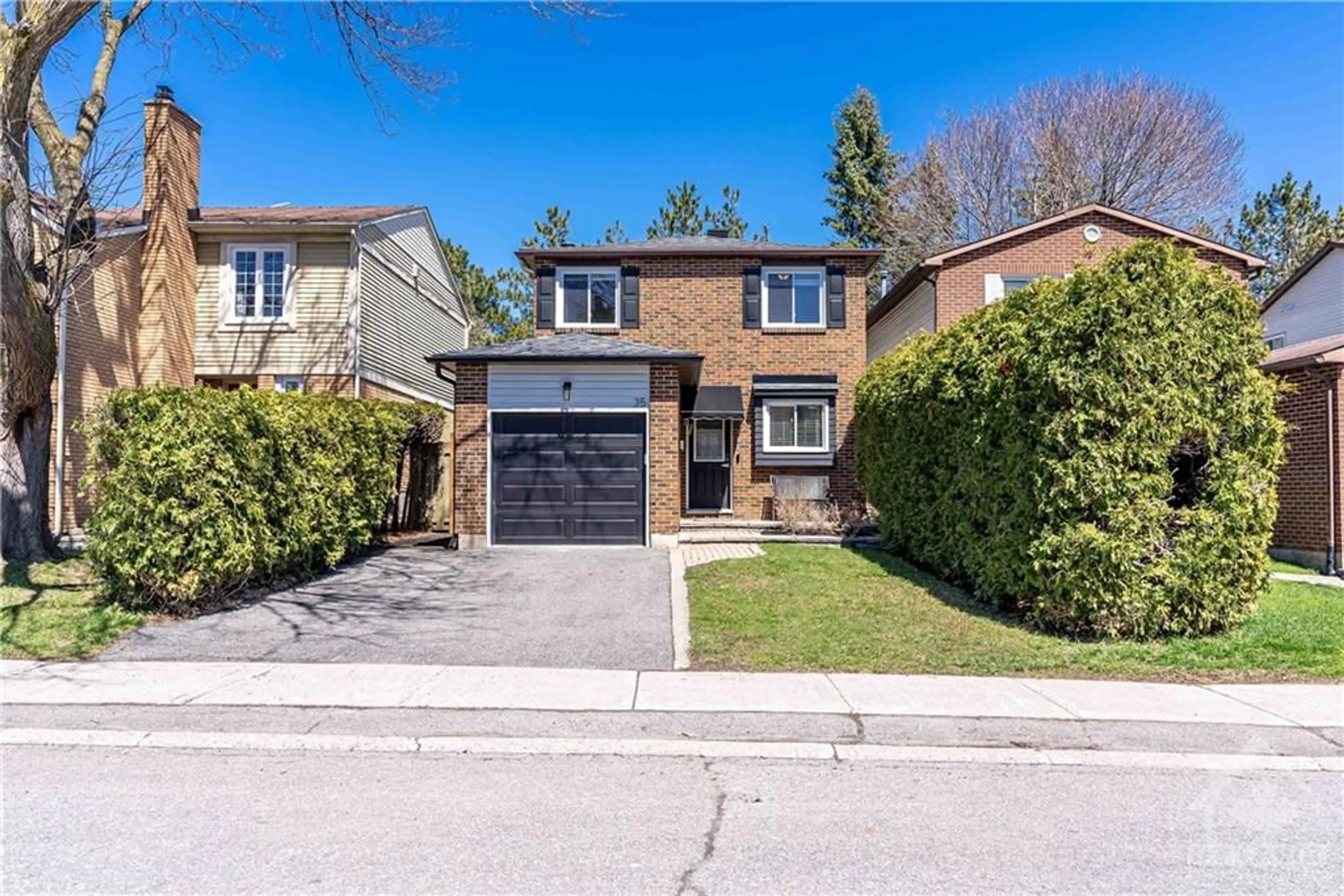 Frontside or backside of a home for 35 FOXLEIGH Cres, Kanata Ontario K2M 1B4