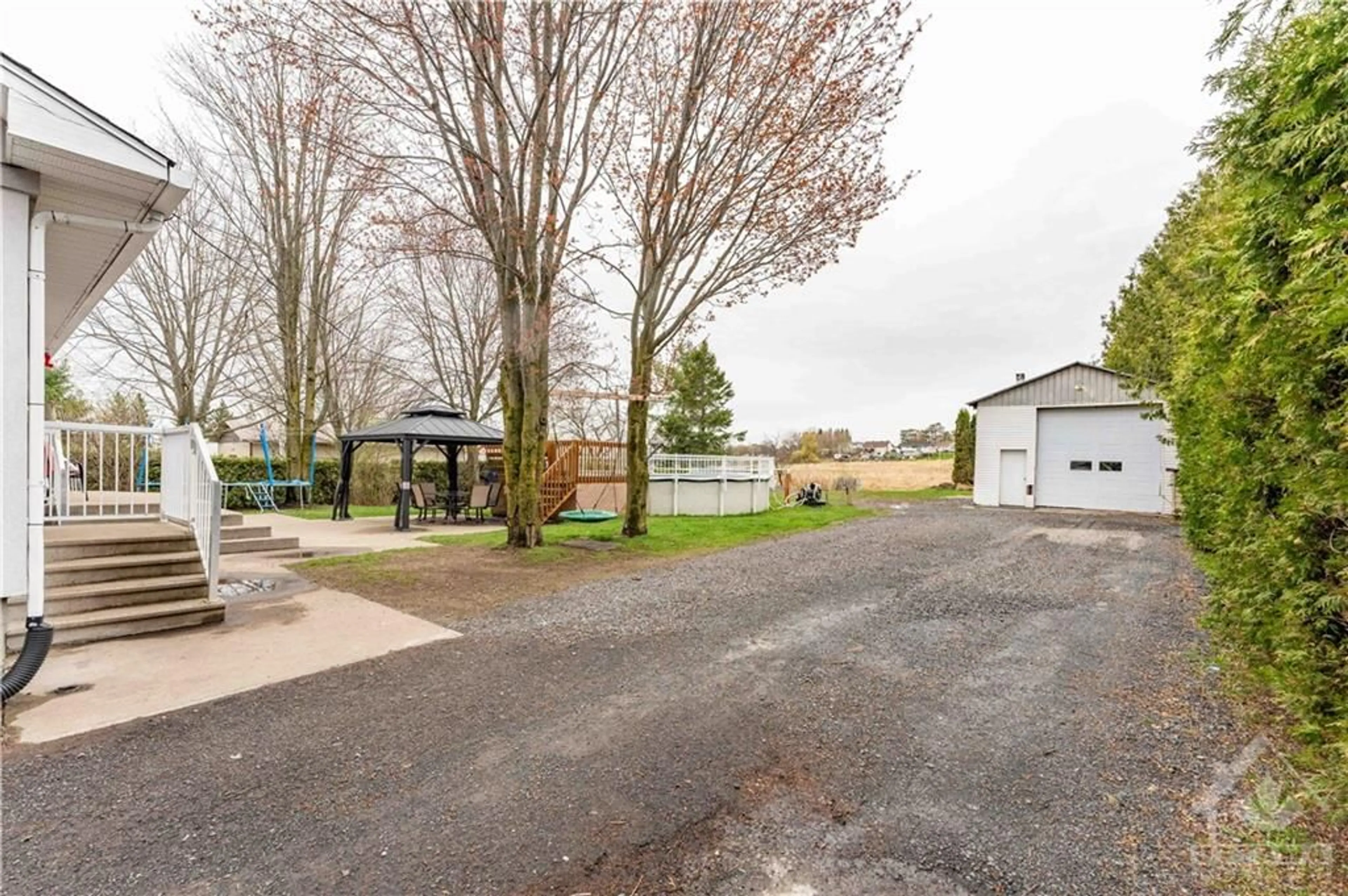 Fenced yard for 588 COUNTY 15 Rd, Alfred Ontario K0B 1A0
