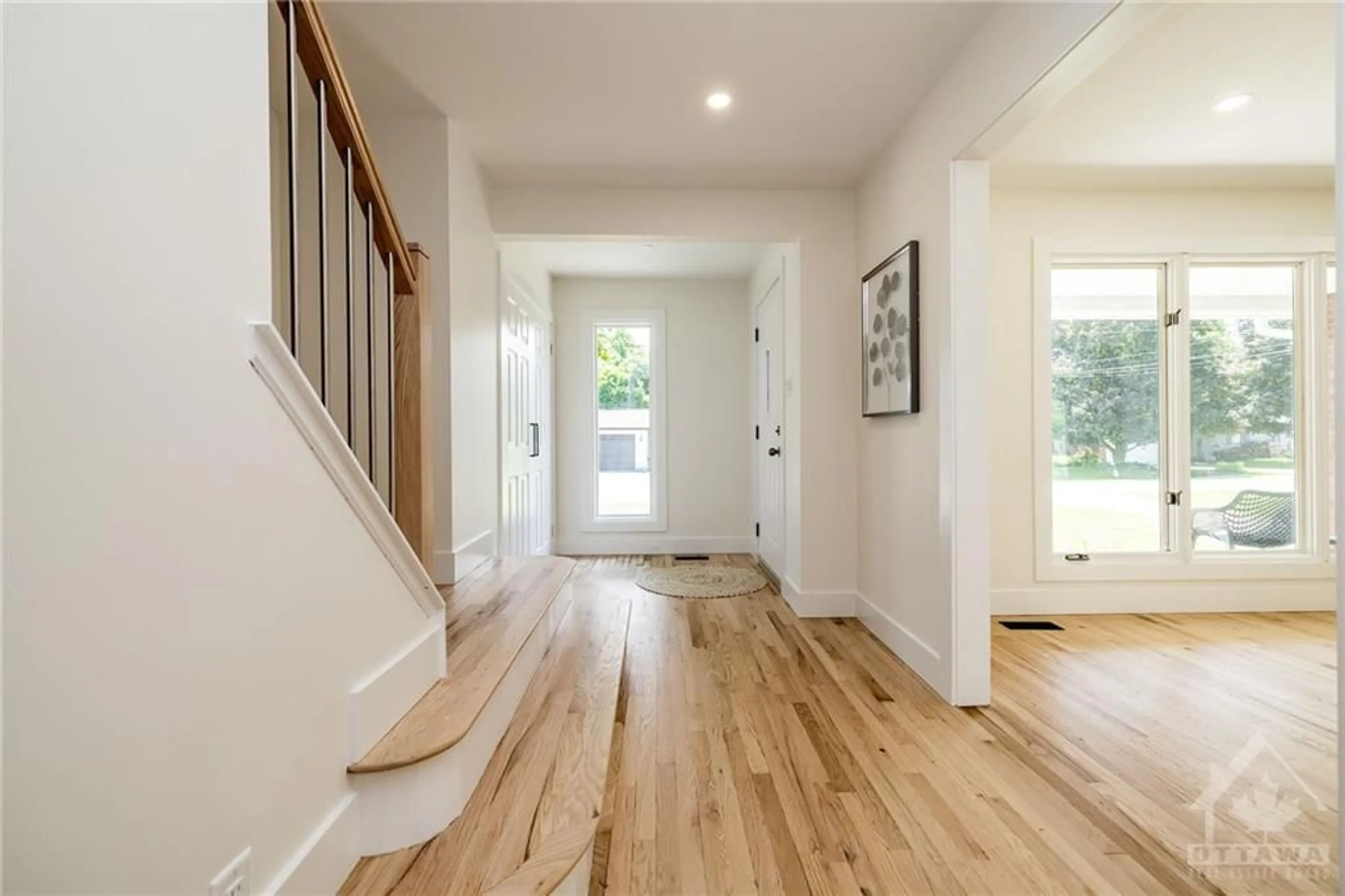 Indoor entryway for 36 CHERRY Dr, Ottawa Ontario K2S 1J1