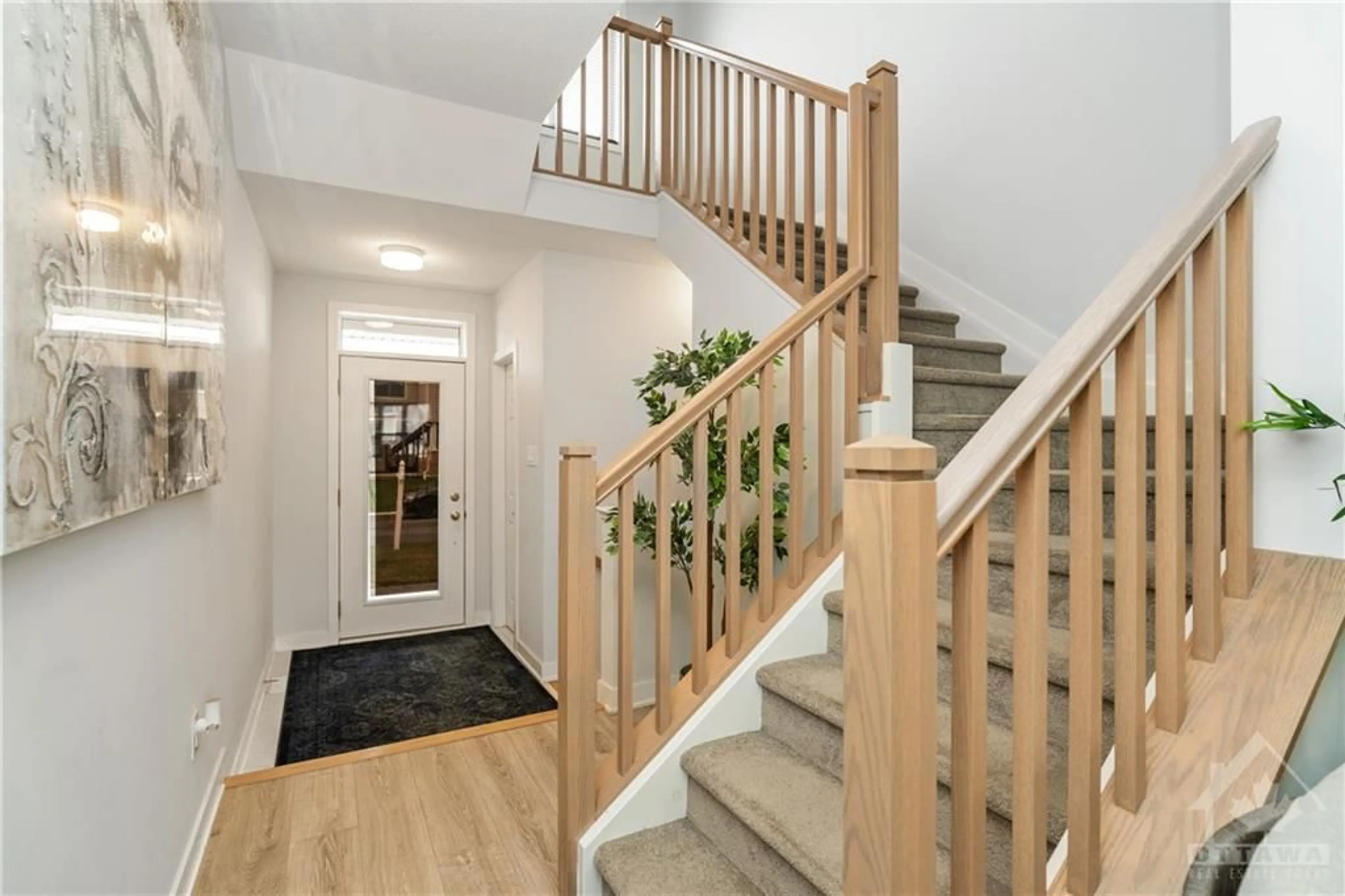 Indoor foyer for 2172 WINSOME Terr, Orleans Ontario K4A 5N1