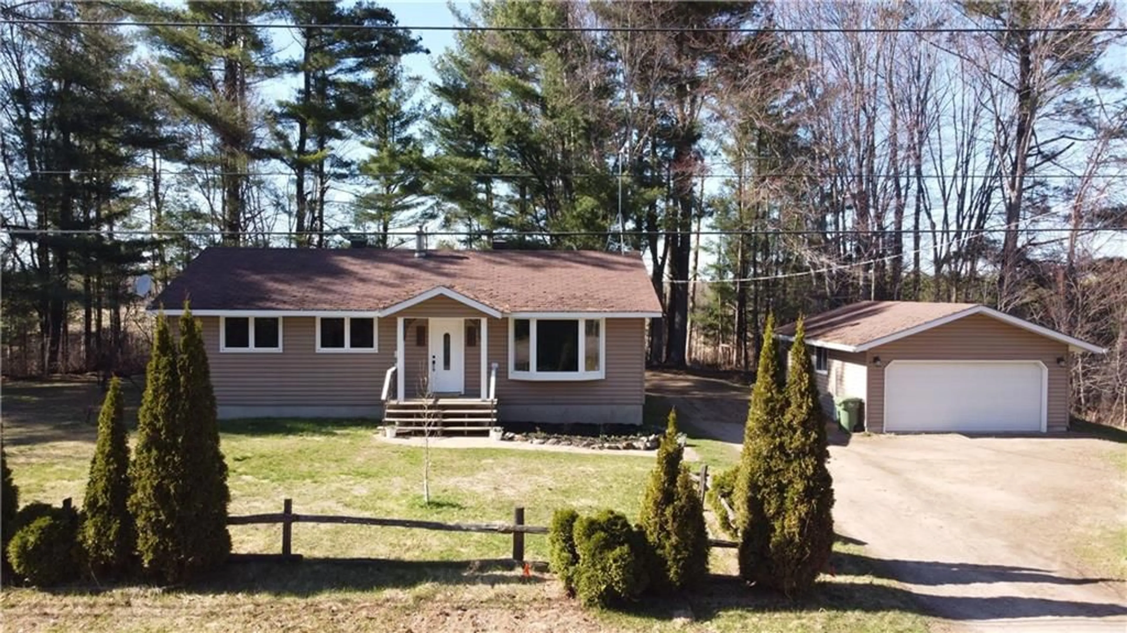 Cottage for 978 FOREST LEA Rd, Pembroke Ontario K8A 6W6