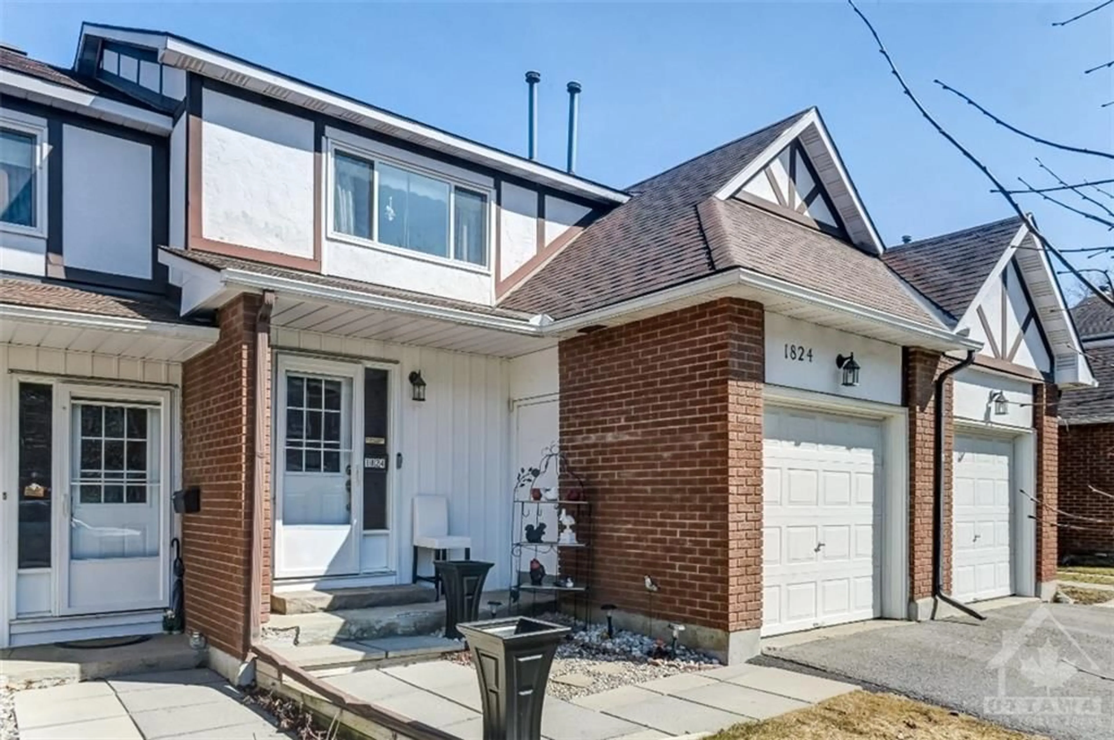 Home with brick exterior material for 1824 AXMINSTER Crt, Ottawa Ontario K1C 1Z4
