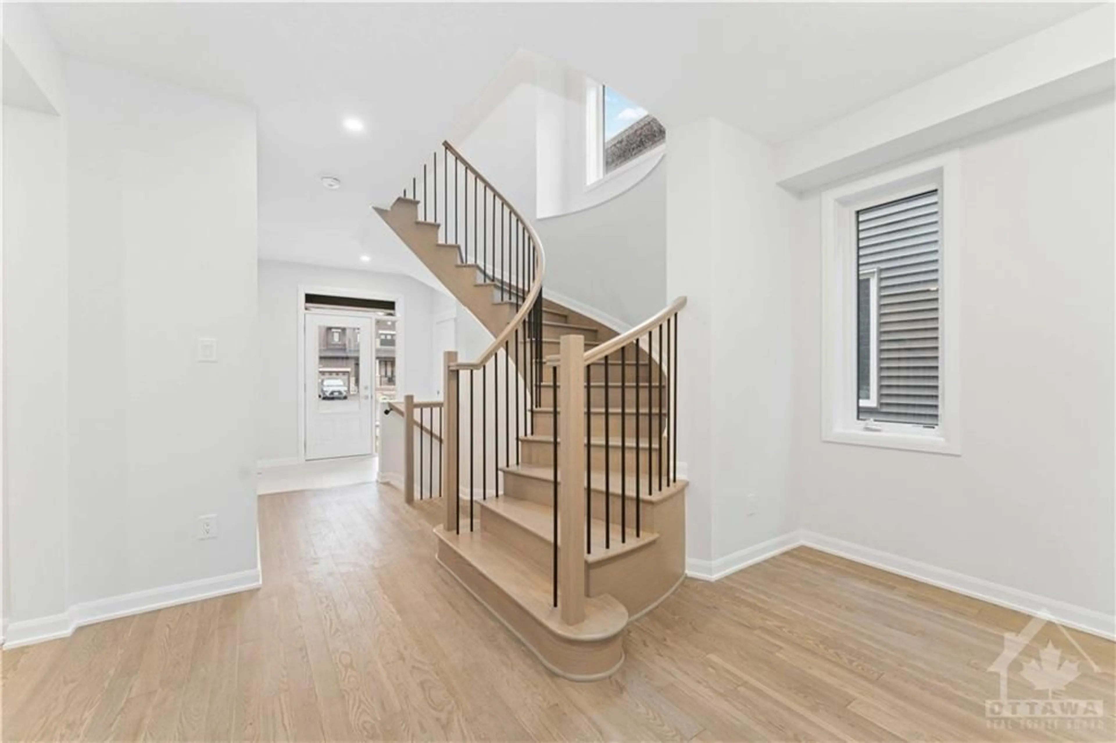 Stairs for 841 CAPPAMORE Dr, Ottawa Ontario K2J 7C3