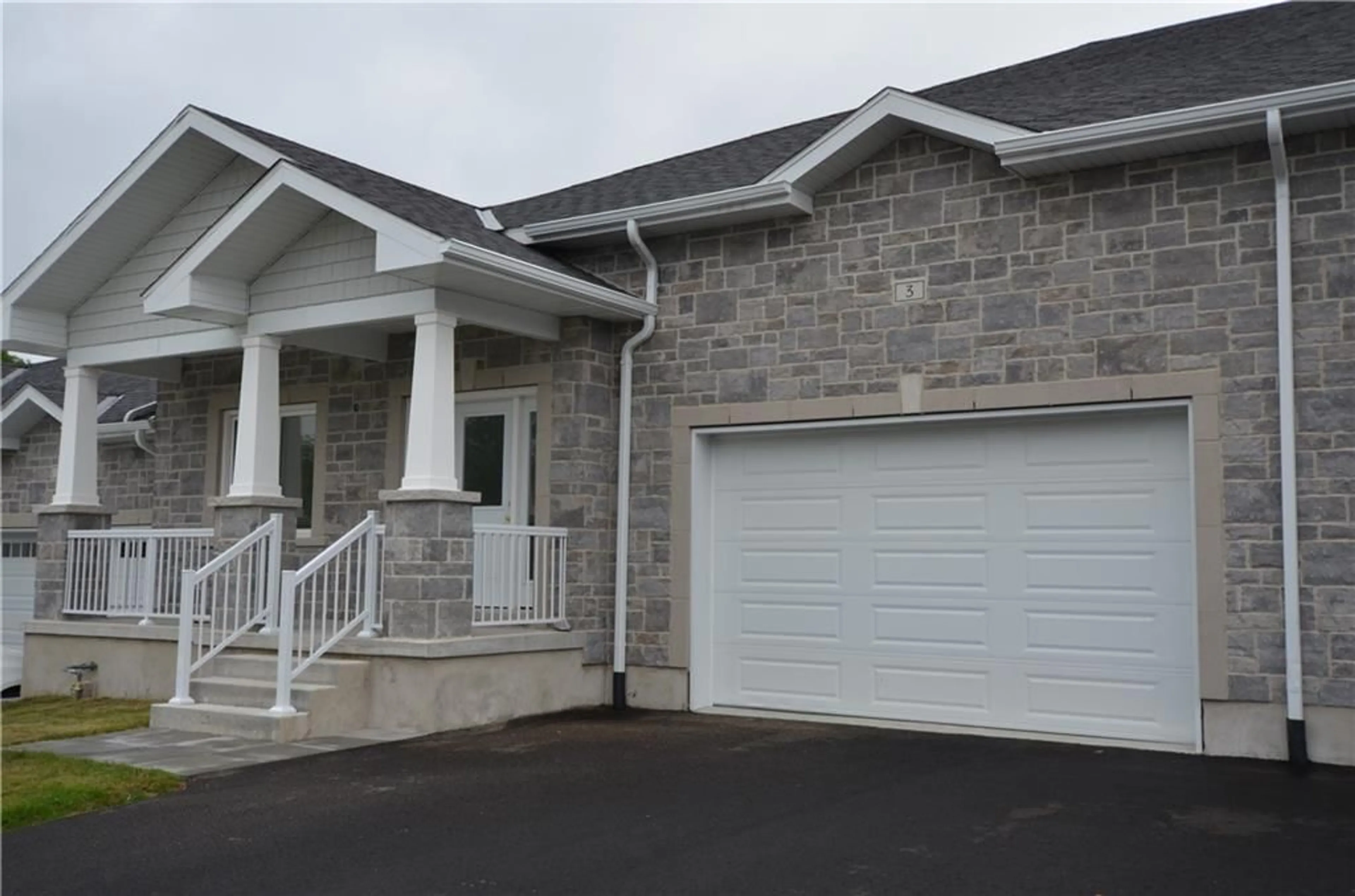 A pic from exterior of the house or condo for 9 BEN TEKAMP Terr, Brockville Ontario K6V 0E8