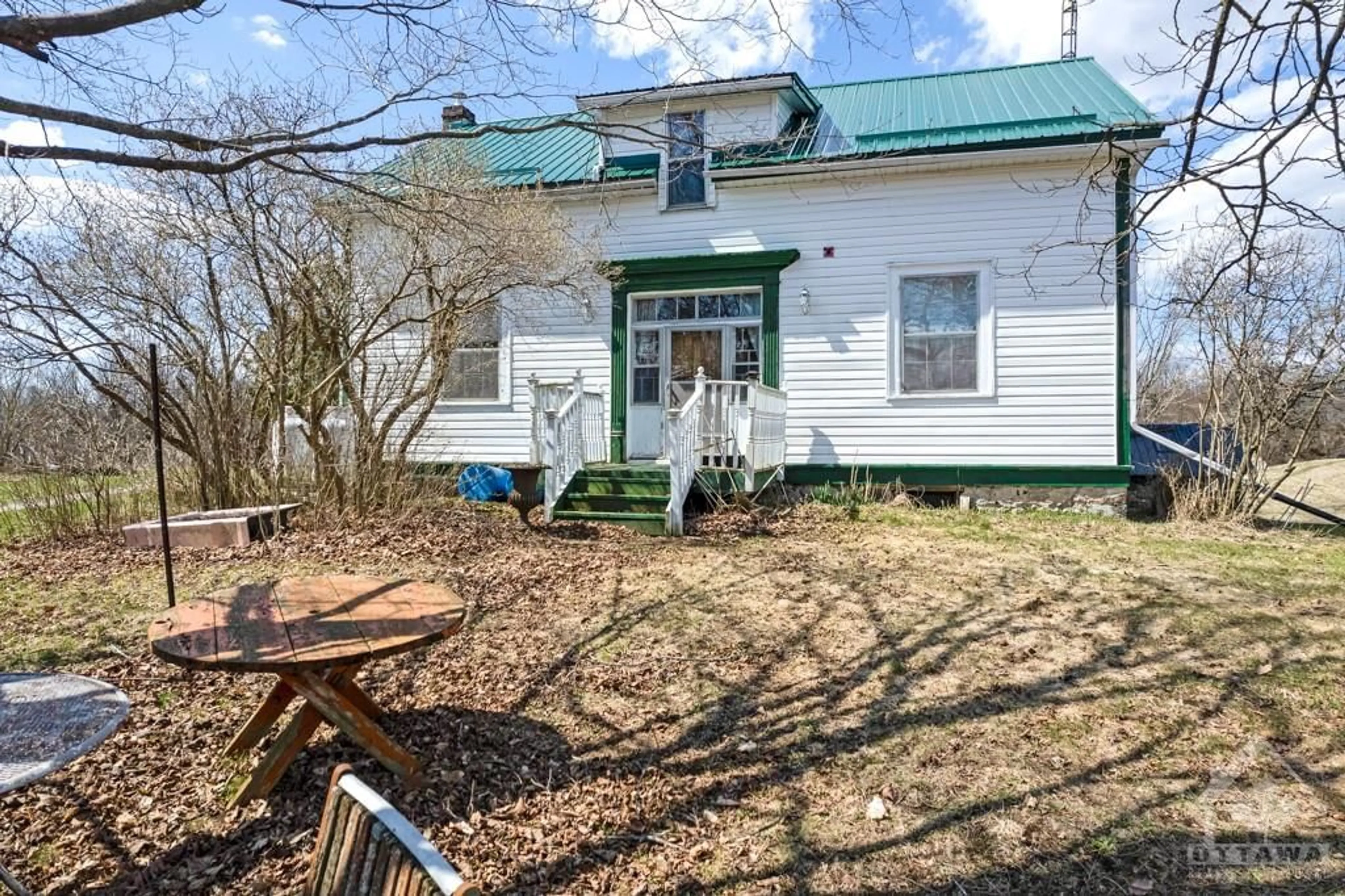 Cottage for 1793 GREEN BAY Rd, Godfrey Ontario K0H 1T0